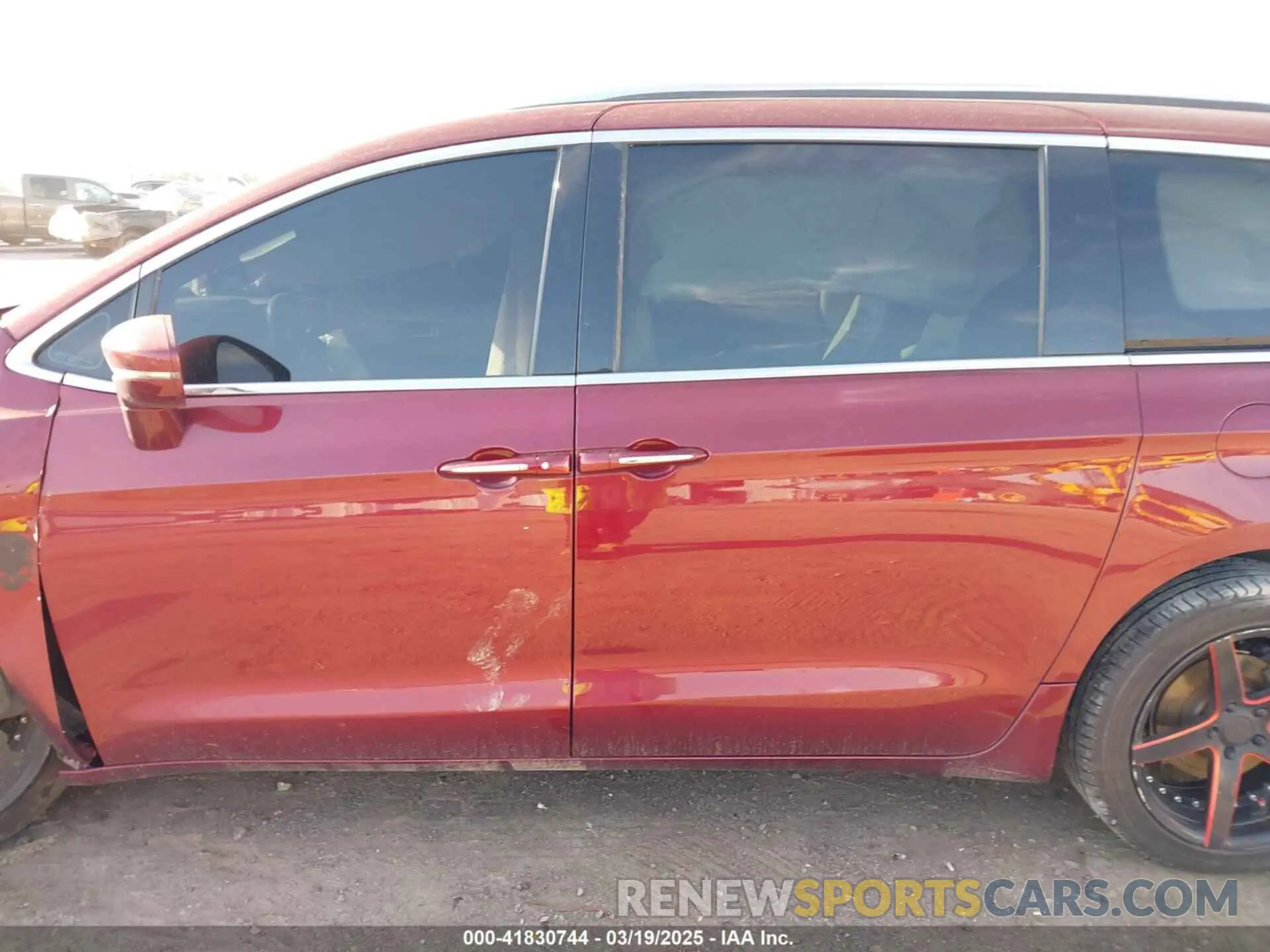 14 Photograph of a damaged car 2C4RC1BG9MR588605 CHRYSLER PACIFICA 2021
