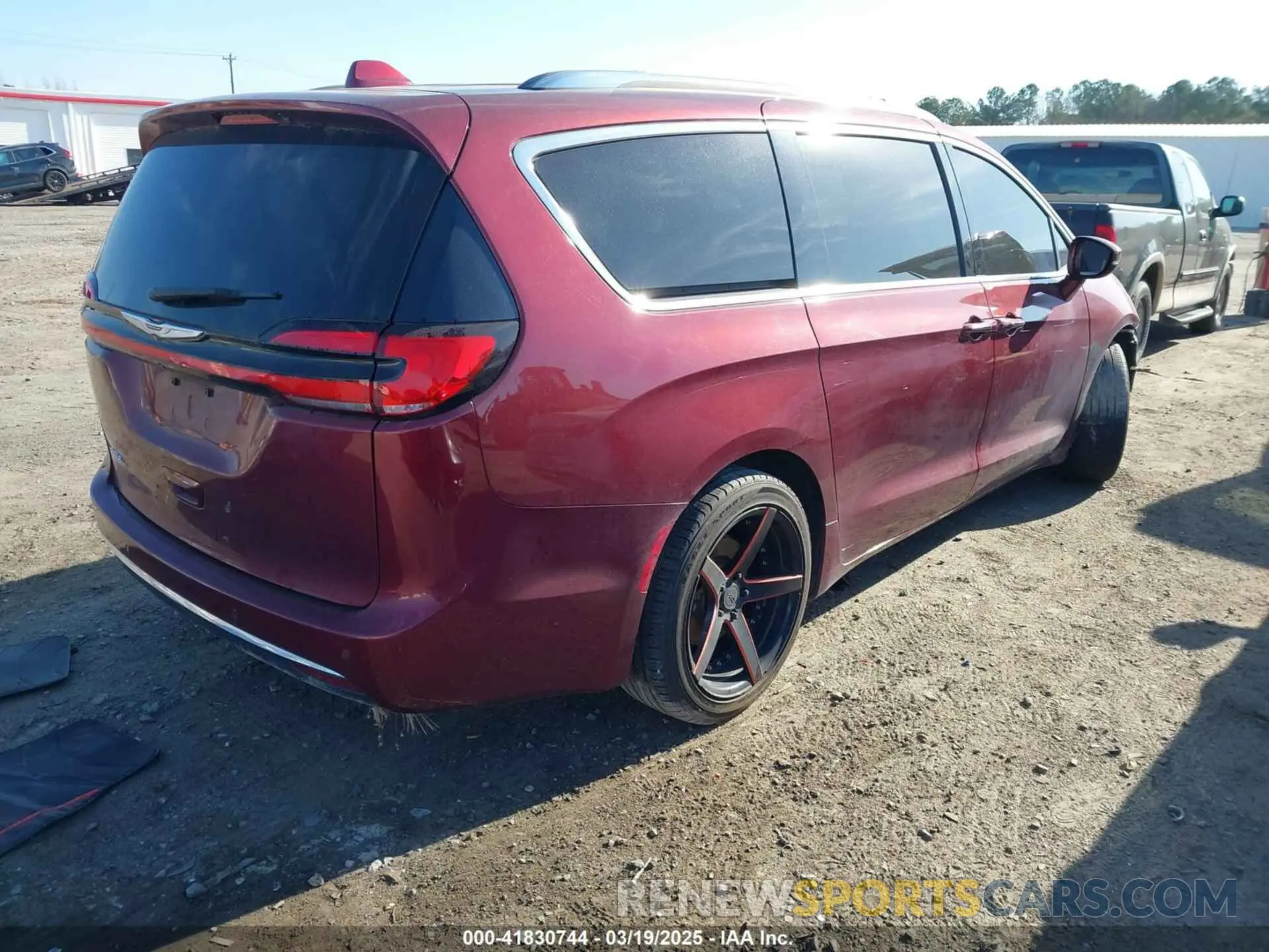 4 Photograph of a damaged car 2C4RC1BG9MR588605 CHRYSLER PACIFICA 2021