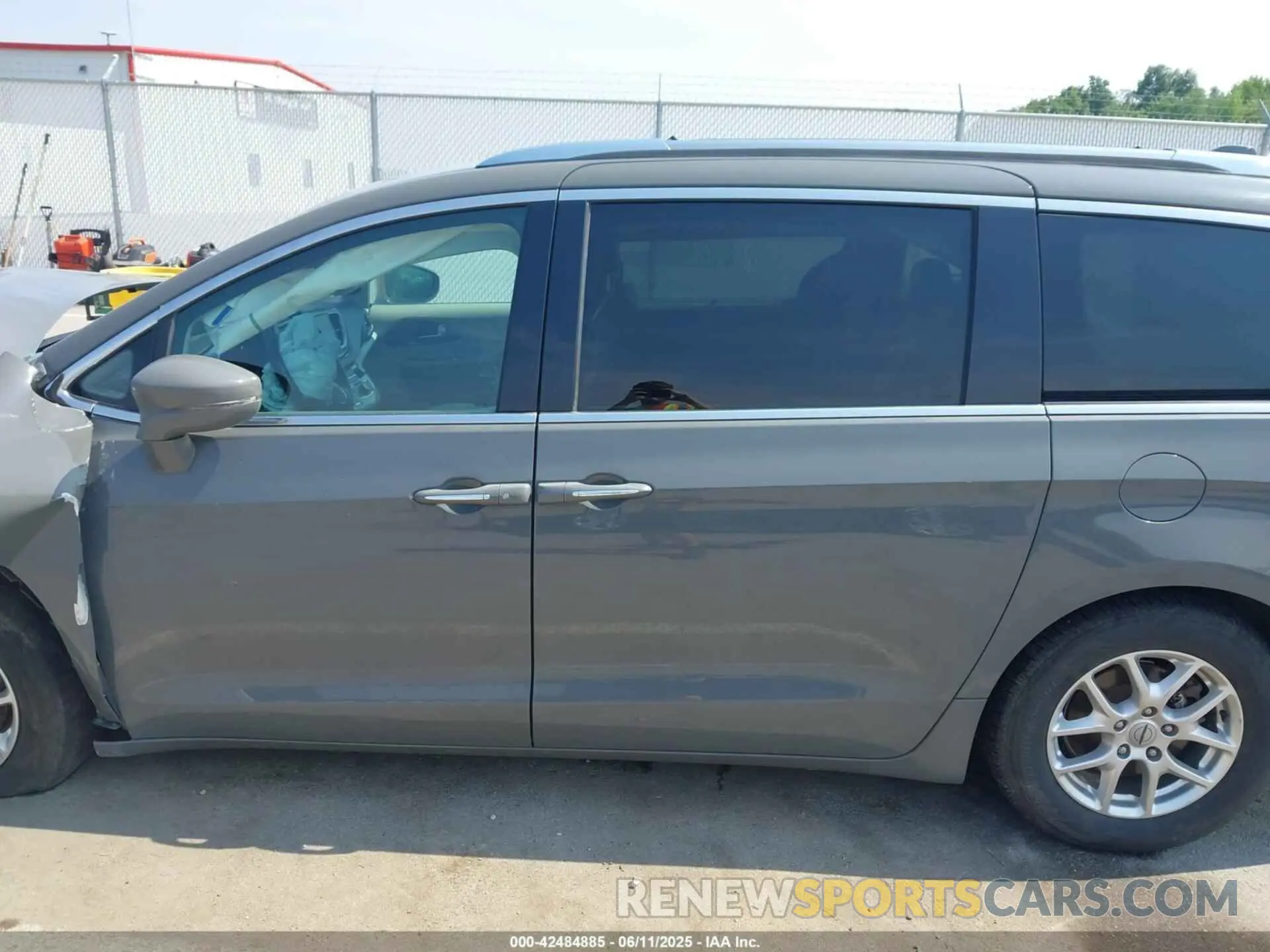 14 Photograph of a damaged car 2C4RC1BG9MR597496 CHRYSLER PACIFICA 2021