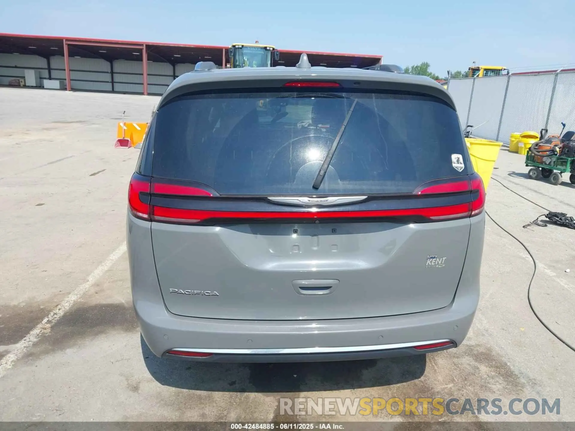 16 Photograph of a damaged car 2C4RC1BG9MR597496 CHRYSLER PACIFICA 2021