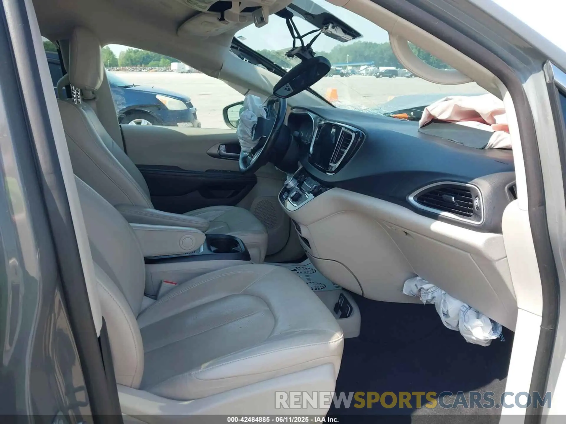 5 Photograph of a damaged car 2C4RC1BG9MR597496 CHRYSLER PACIFICA 2021