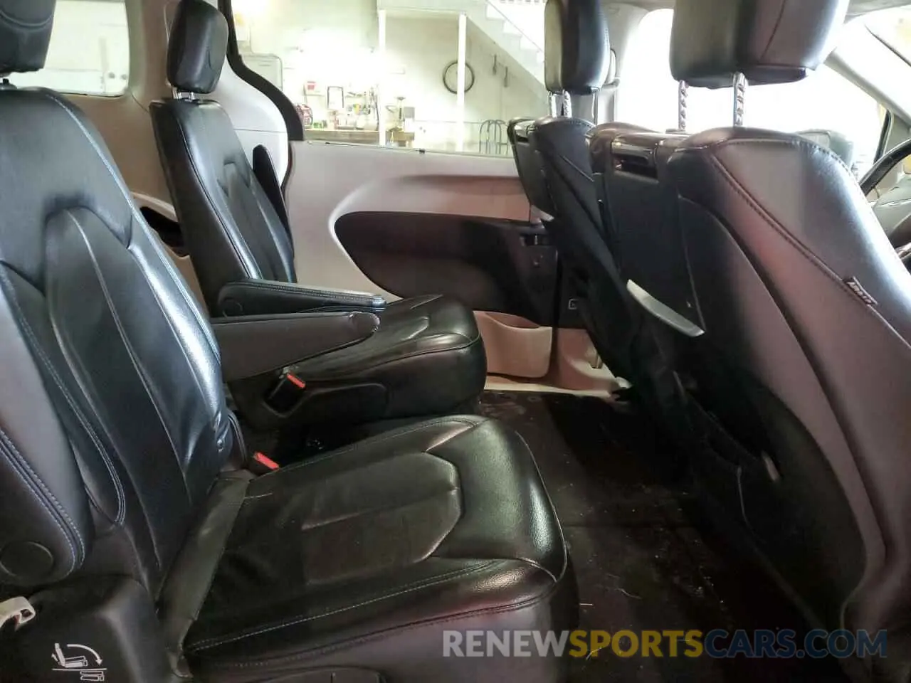11 Photograph of a damaged car 2C4RC1BGXMR588001 CHRYSLER PACIFICA 2021