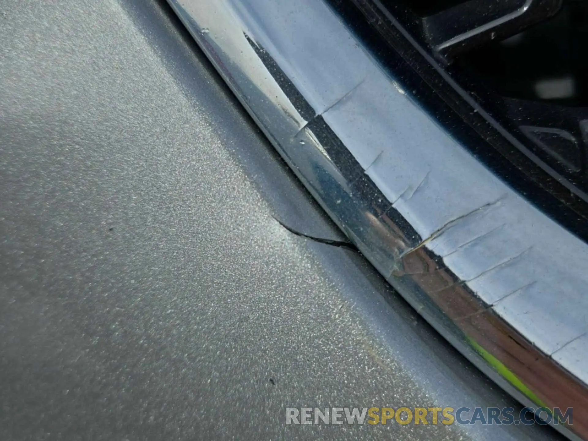 28 Photograph of a damaged car 2C4RC1FG2MR515084 CHRYSLER PACIFICA 2021