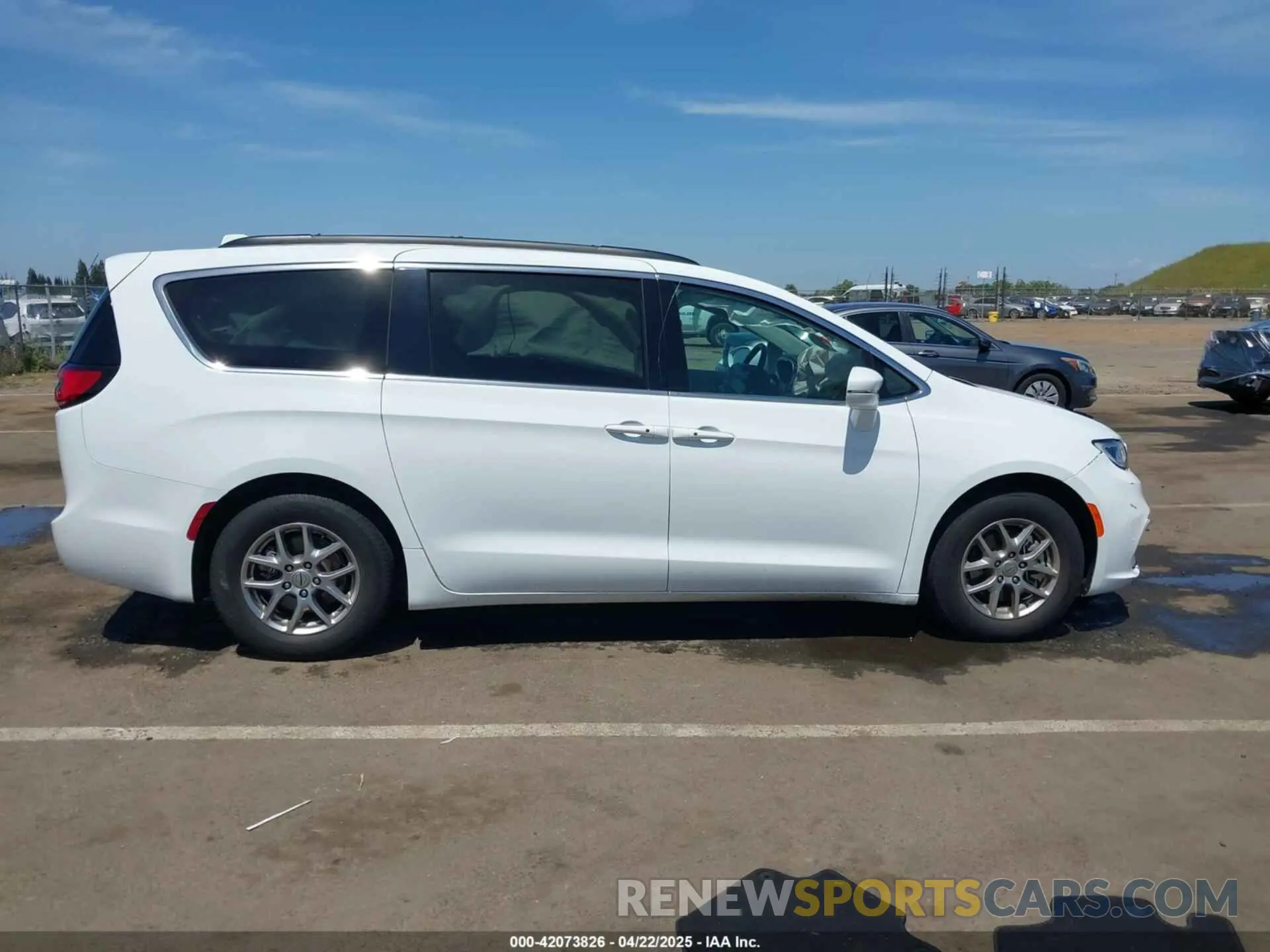 13 Photograph of a damaged car 2C4RC1FG3MR596158 CHRYSLER PACIFICA 2021