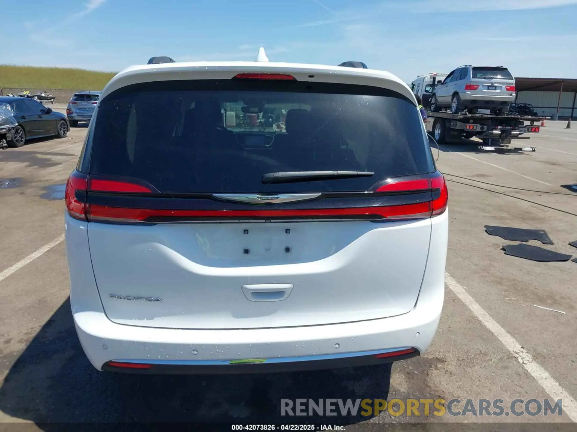 16 Photograph of a damaged car 2C4RC1FG3MR596158 CHRYSLER PACIFICA 2021
