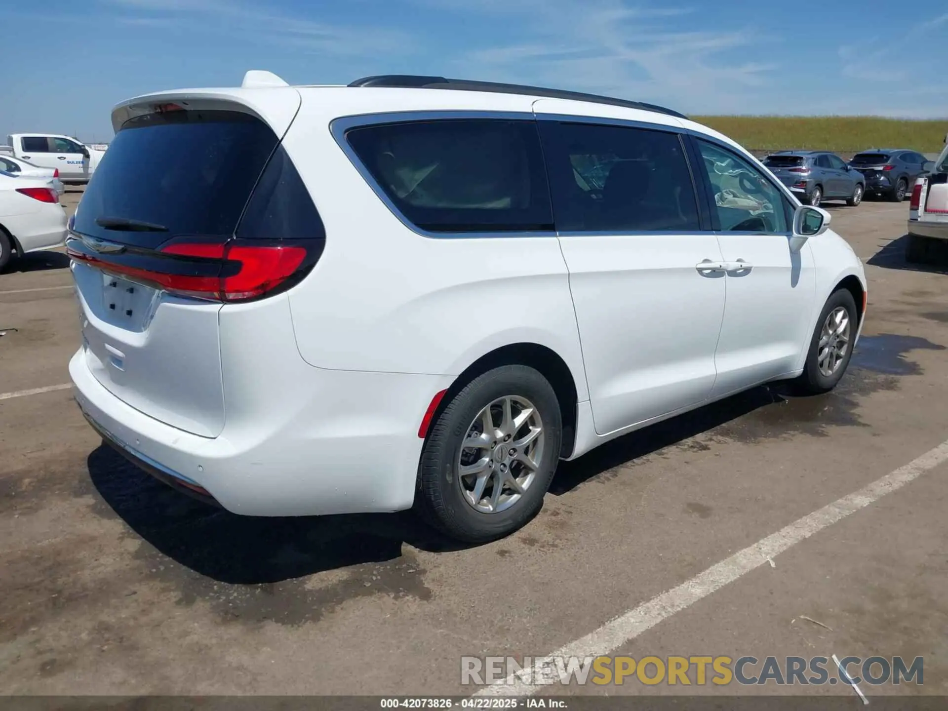 4 Photograph of a damaged car 2C4RC1FG3MR596158 CHRYSLER PACIFICA 2021