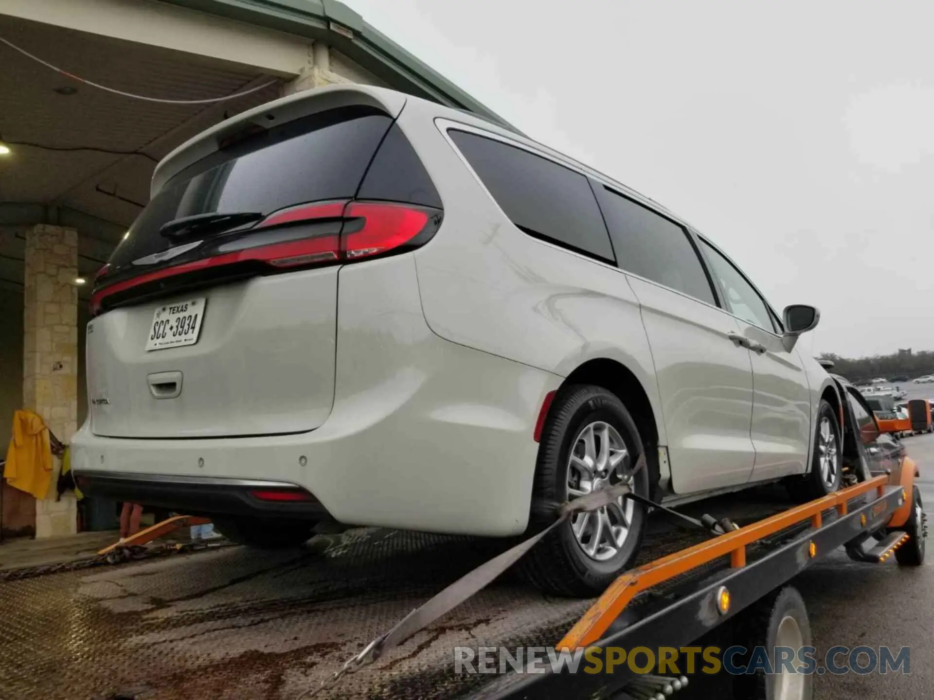 10 Photograph of a damaged car 2C4RC1FG5MR503463 CHRYSLER PACIFICA 2021