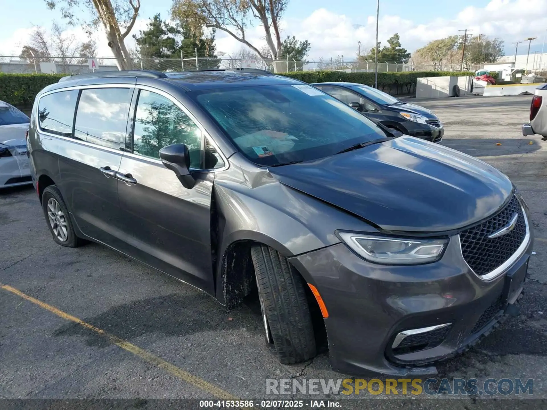 1 Photograph of a damaged car 2C4RC1FG5MR519453 CHRYSLER PACIFICA 2021