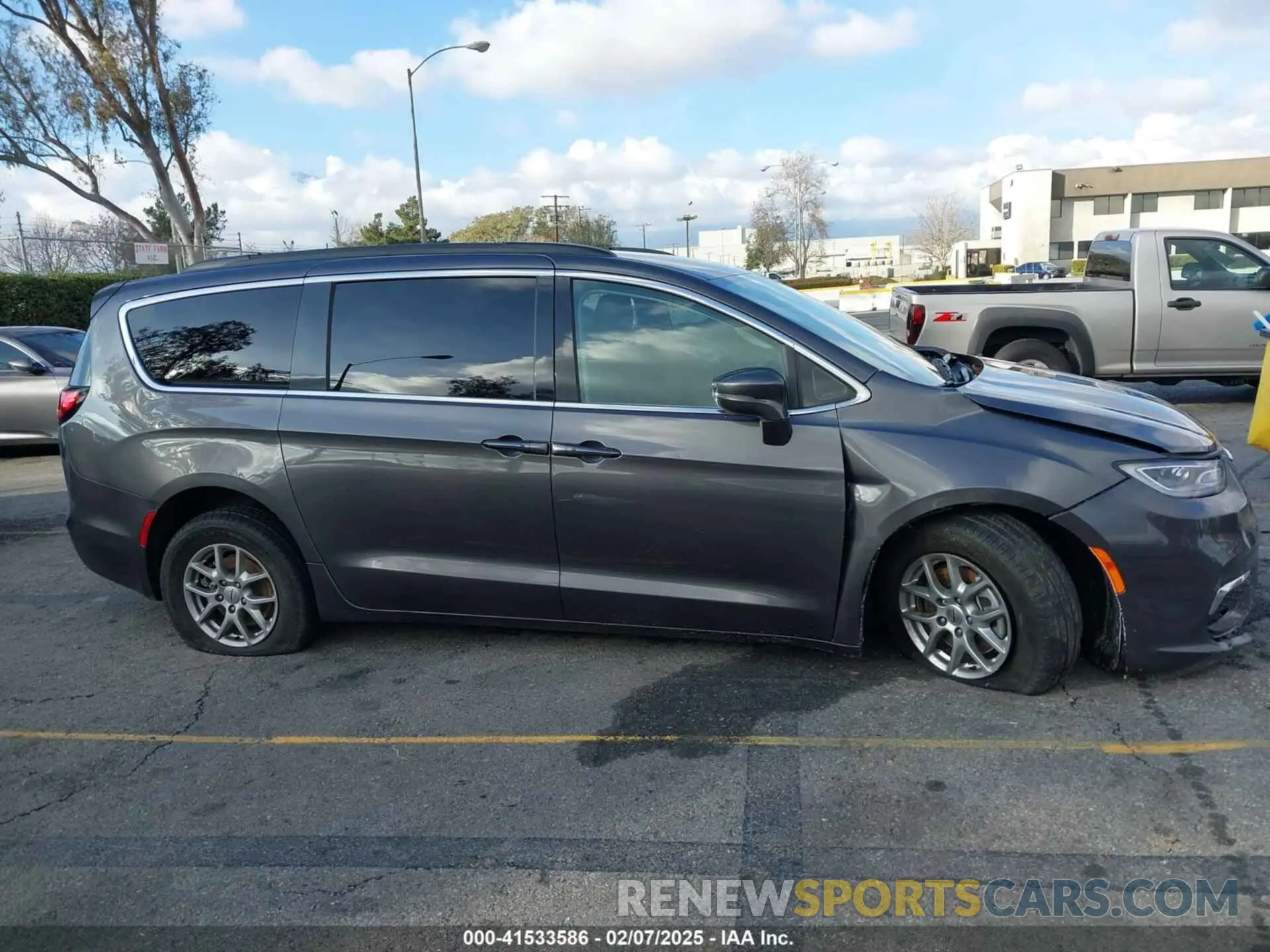 13 Photograph of a damaged car 2C4RC1FG5MR519453 CHRYSLER PACIFICA 2021