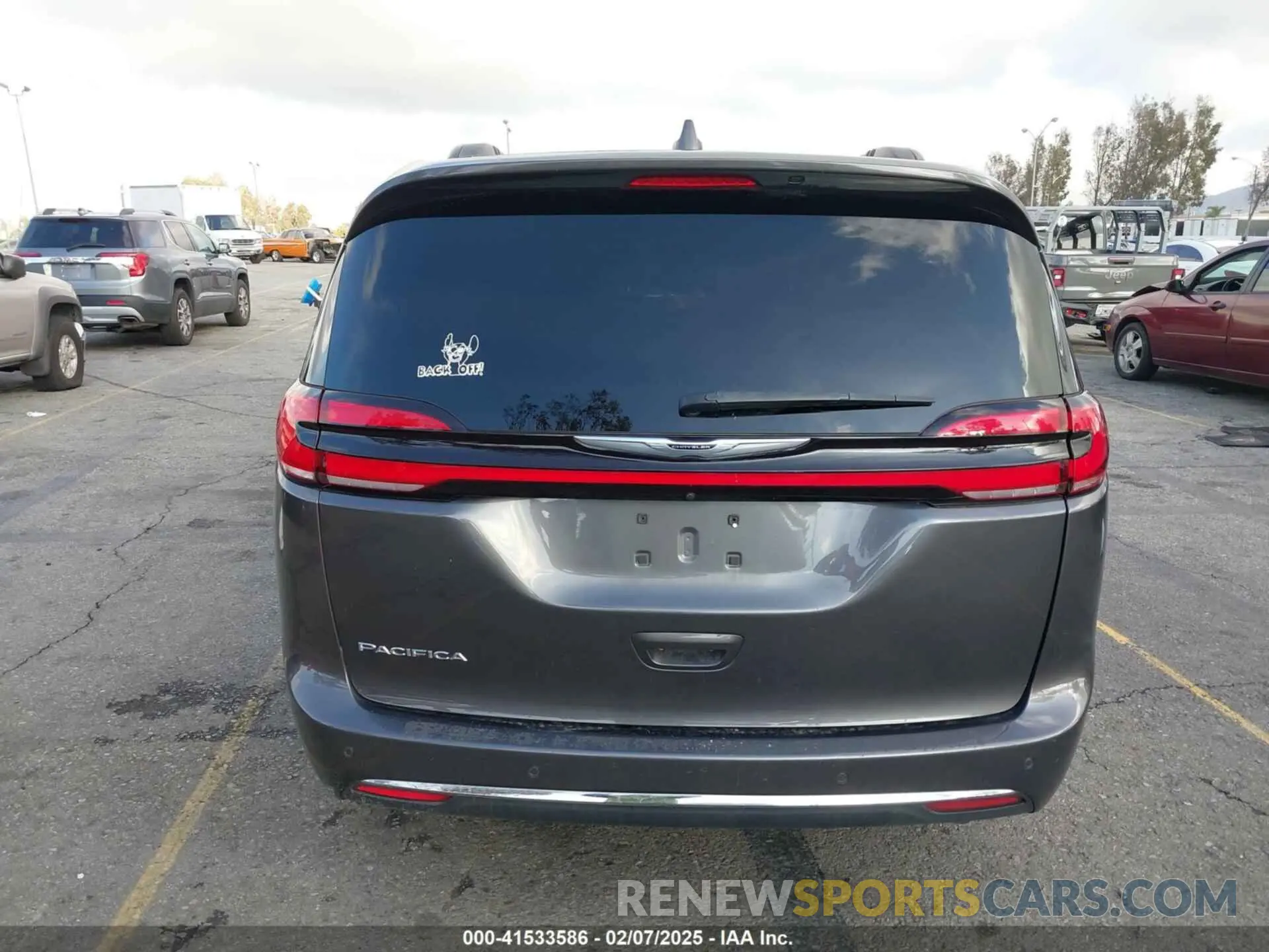 16 Photograph of a damaged car 2C4RC1FG5MR519453 CHRYSLER PACIFICA 2021