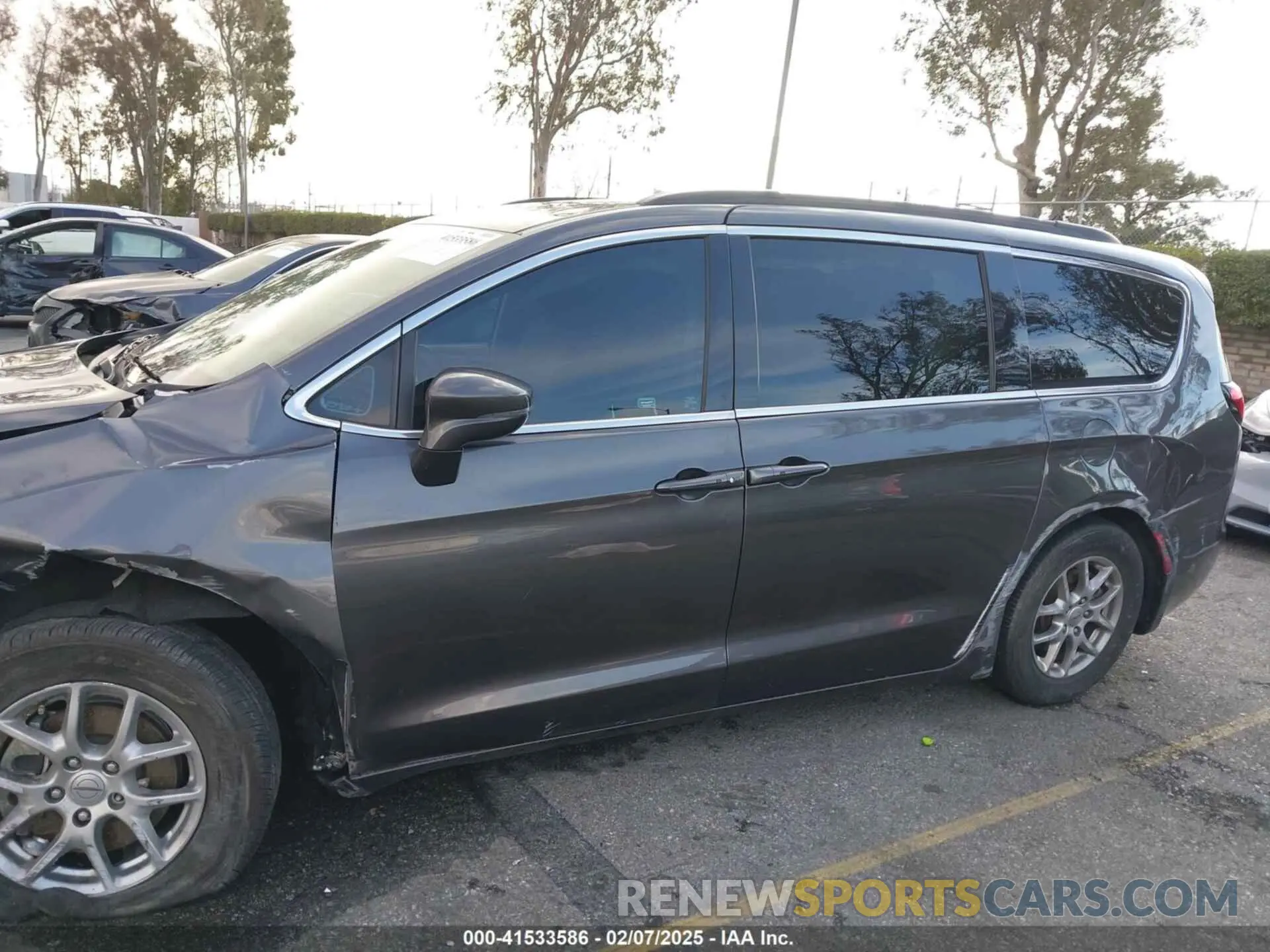 17 Photograph of a damaged car 2C4RC1FG5MR519453 CHRYSLER PACIFICA 2021