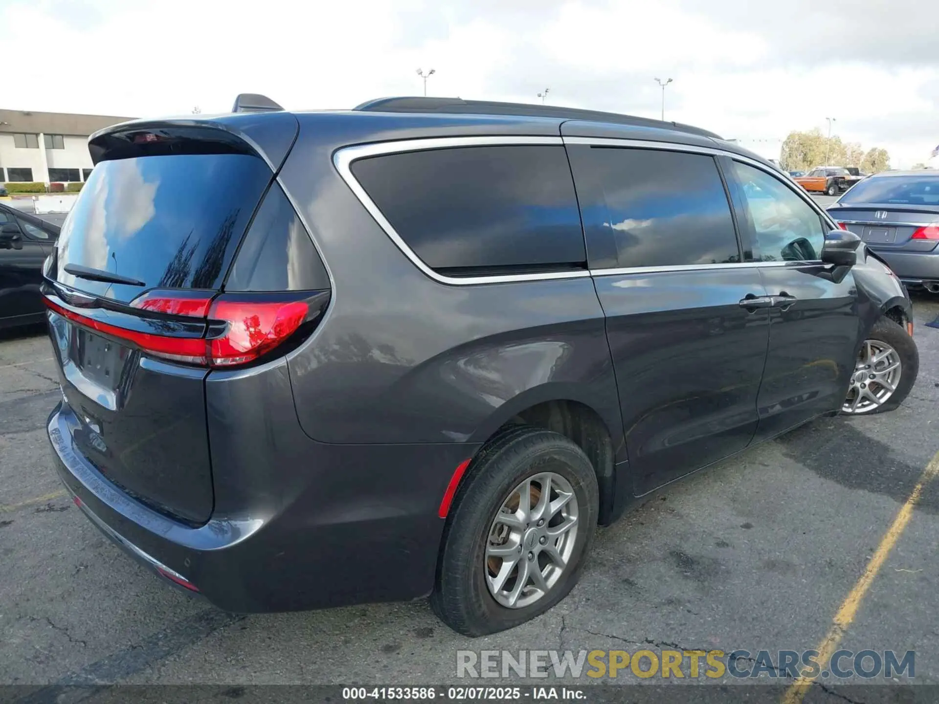 4 Photograph of a damaged car 2C4RC1FG5MR519453 CHRYSLER PACIFICA 2021