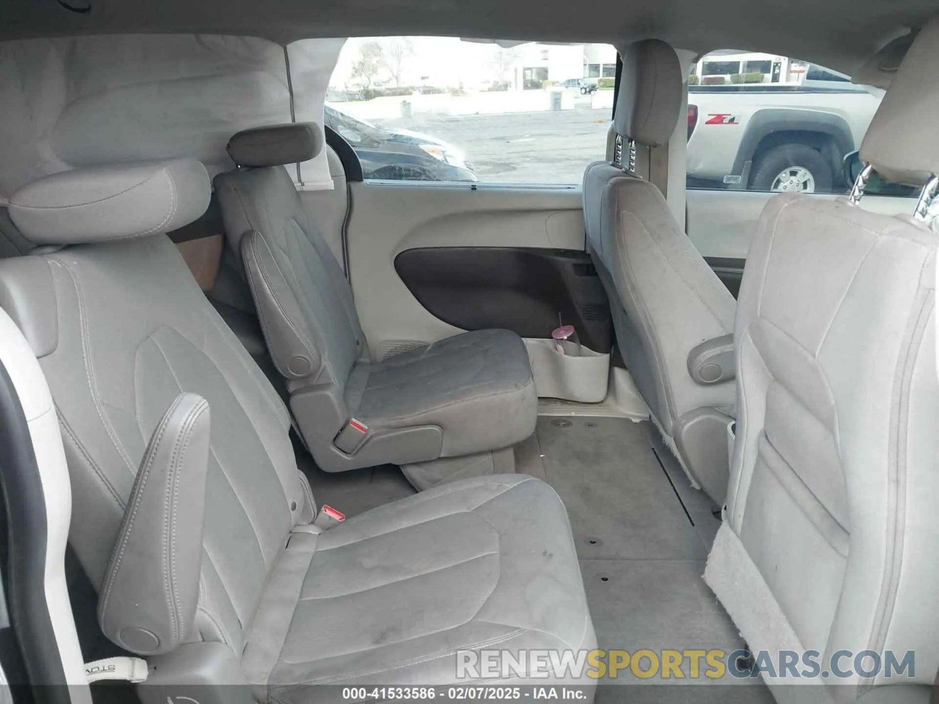 8 Photograph of a damaged car 2C4RC1FG5MR519453 CHRYSLER PACIFICA 2021