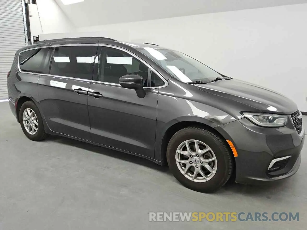 4 Photograph of a damaged car 2C4RC1FG6MR587566 CHRYSLER PACIFICA 2021