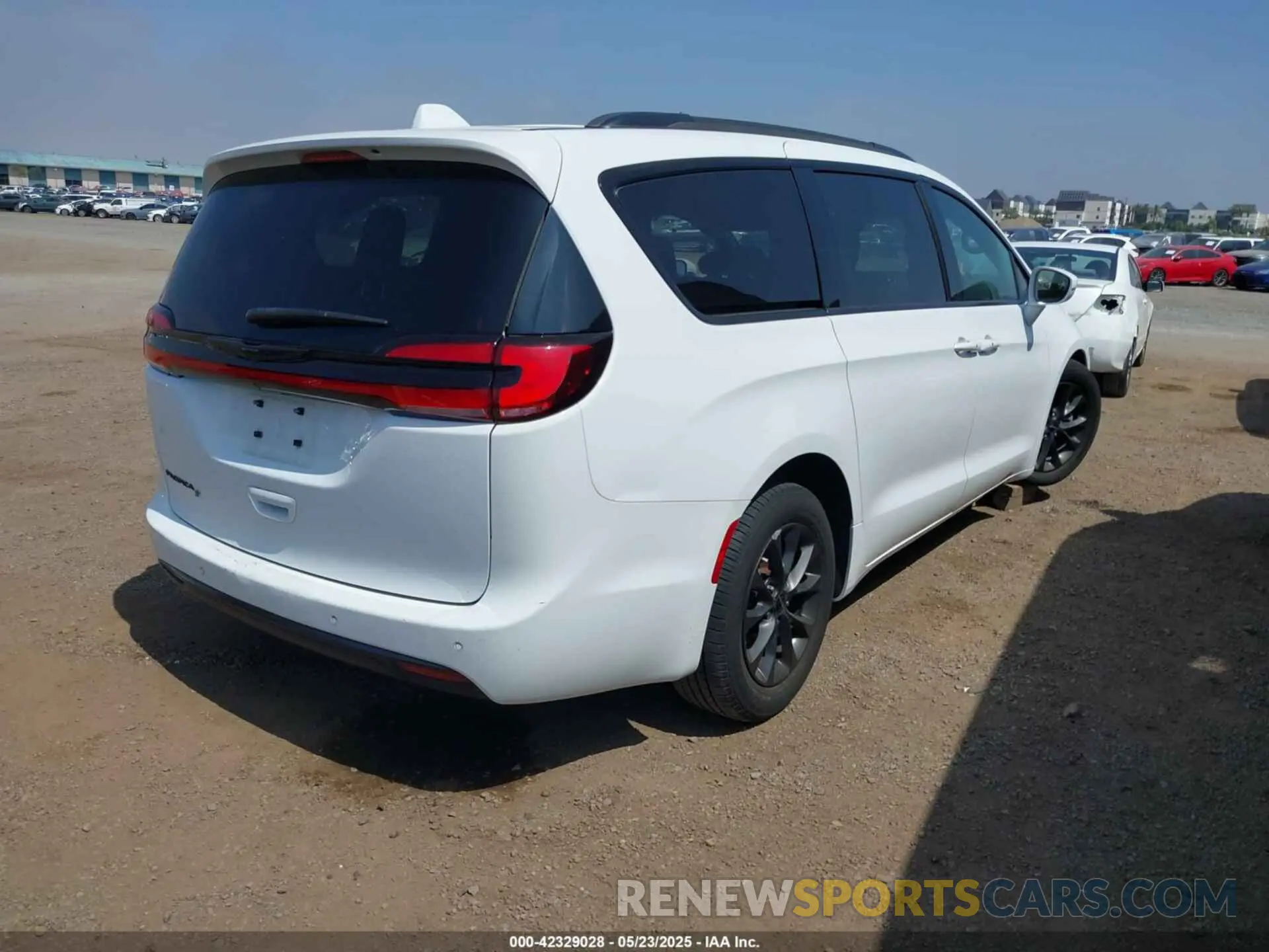 4 Photograph of a damaged car 2C4RC1FG7MR605587 CHRYSLER PACIFICA 2021
