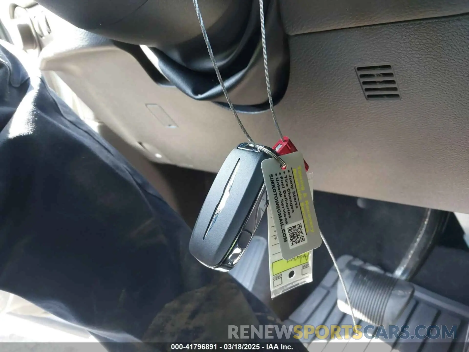 11 Photograph of a damaged car 2C4RC1FG8MR565455 CHRYSLER PACIFICA 2021