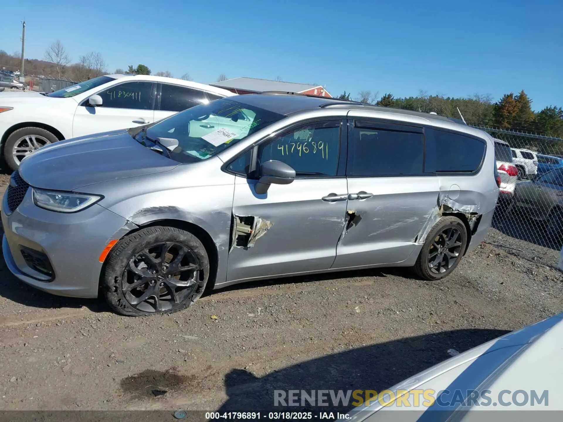14 Photograph of a damaged car 2C4RC1FG8MR565455 CHRYSLER PACIFICA 2021