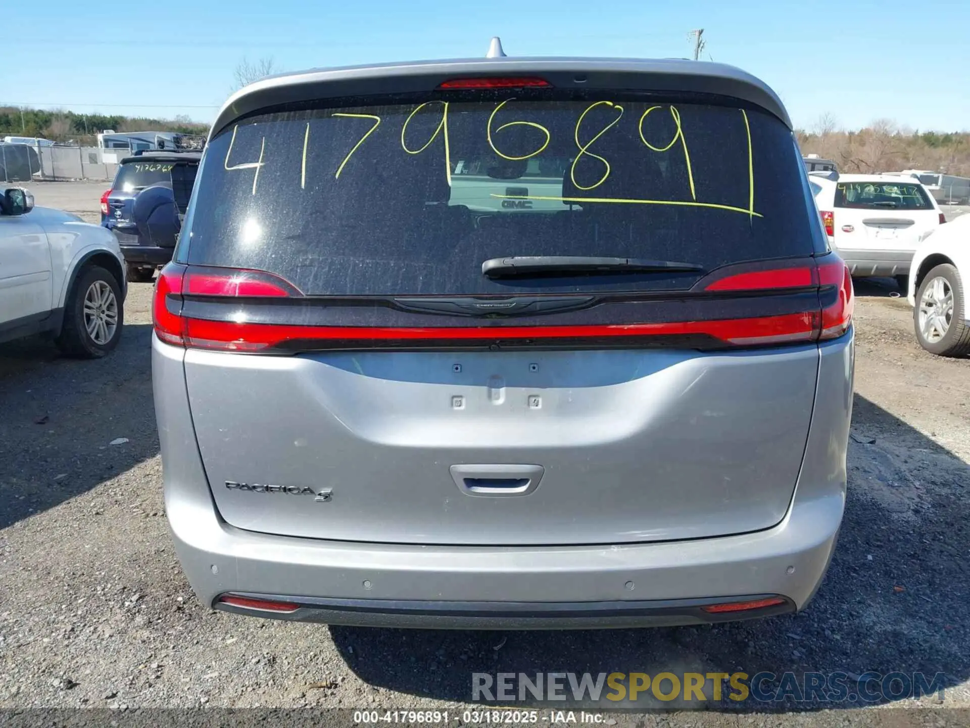 16 Photograph of a damaged car 2C4RC1FG8MR565455 CHRYSLER PACIFICA 2021