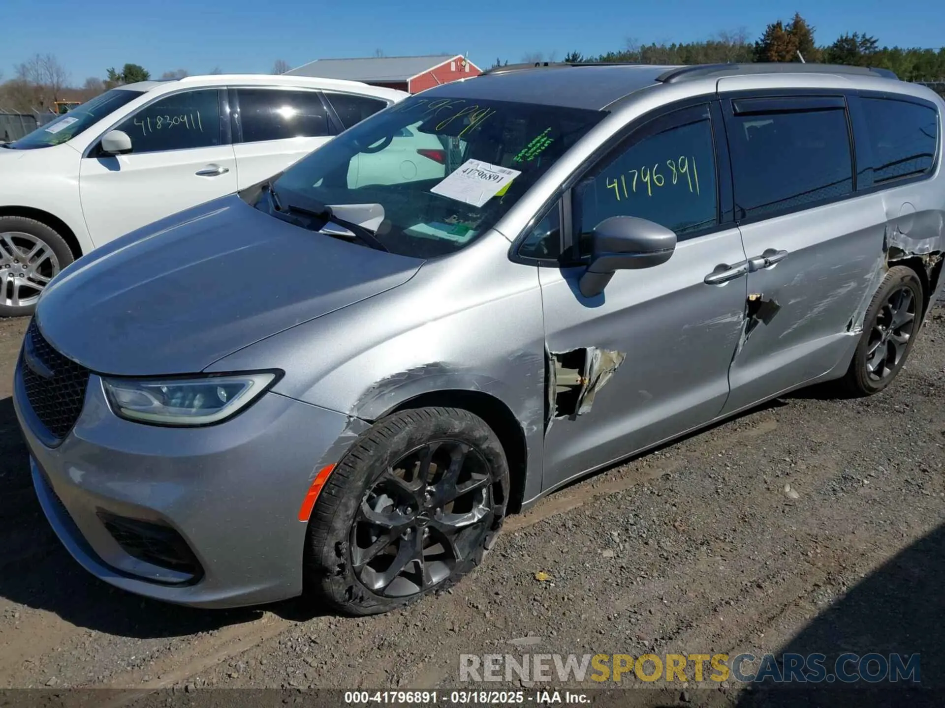 2 Photograph of a damaged car 2C4RC1FG8MR565455 CHRYSLER PACIFICA 2021