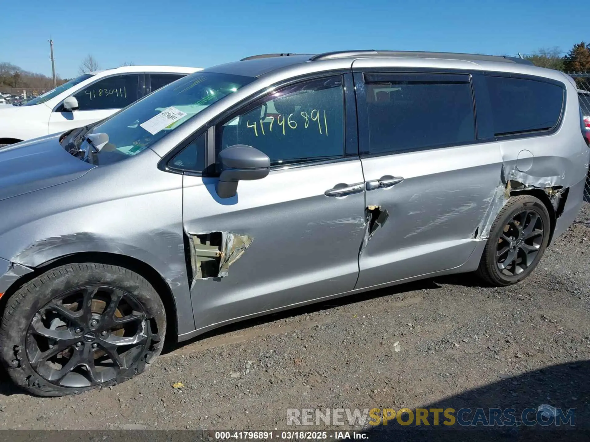 6 Photograph of a damaged car 2C4RC1FG8MR565455 CHRYSLER PACIFICA 2021