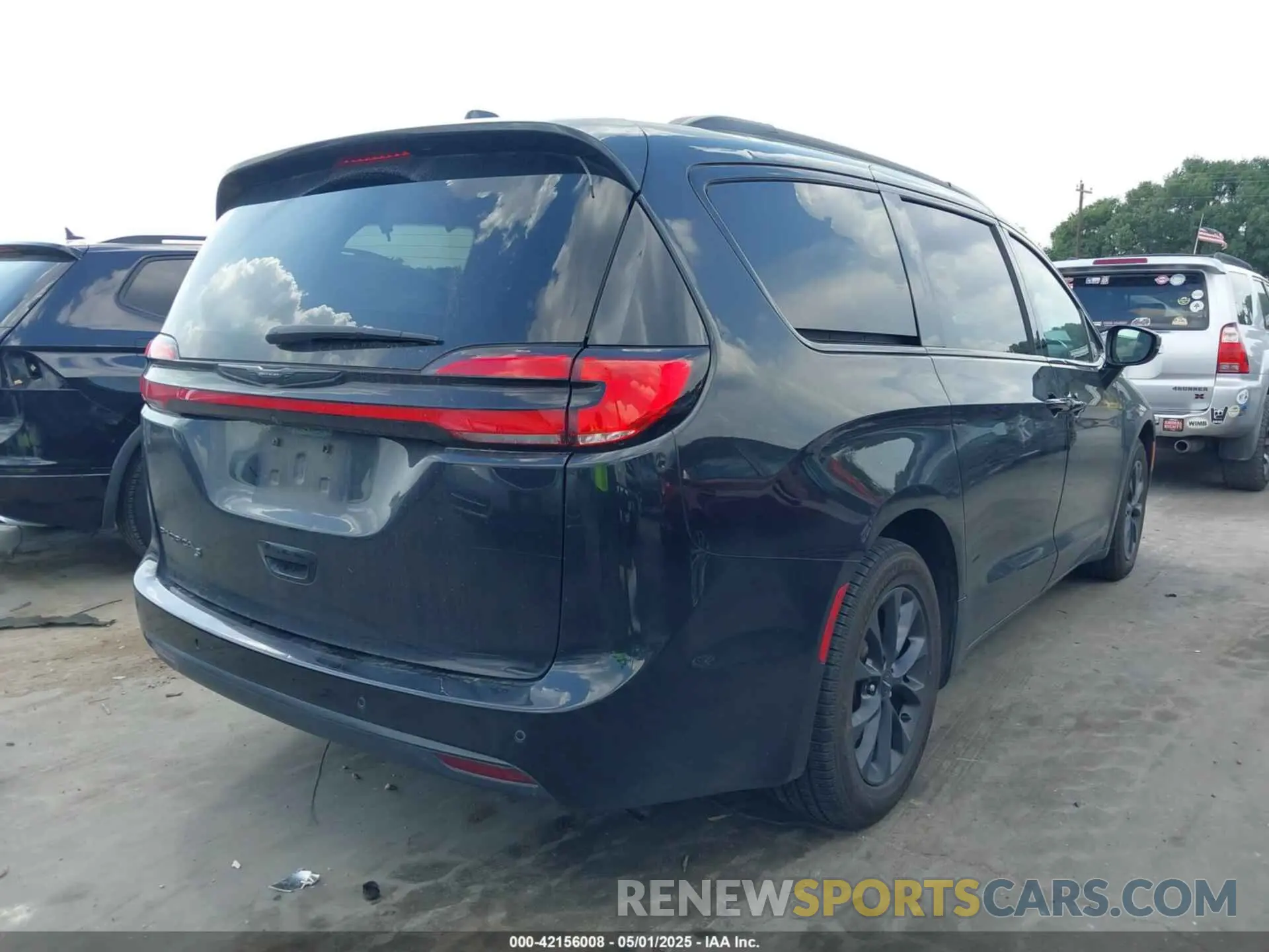 4 Photograph of a damaged car 2C4RC1FGXMR567840 CHRYSLER PACIFICA 2021