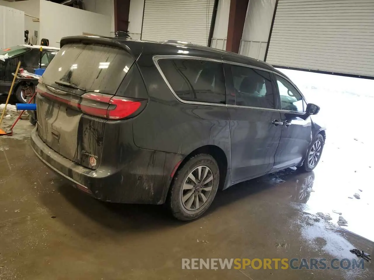 3 Photograph of a damaged car 2C4RC1L72MR577010 CHRYSLER PACIFICA 2021