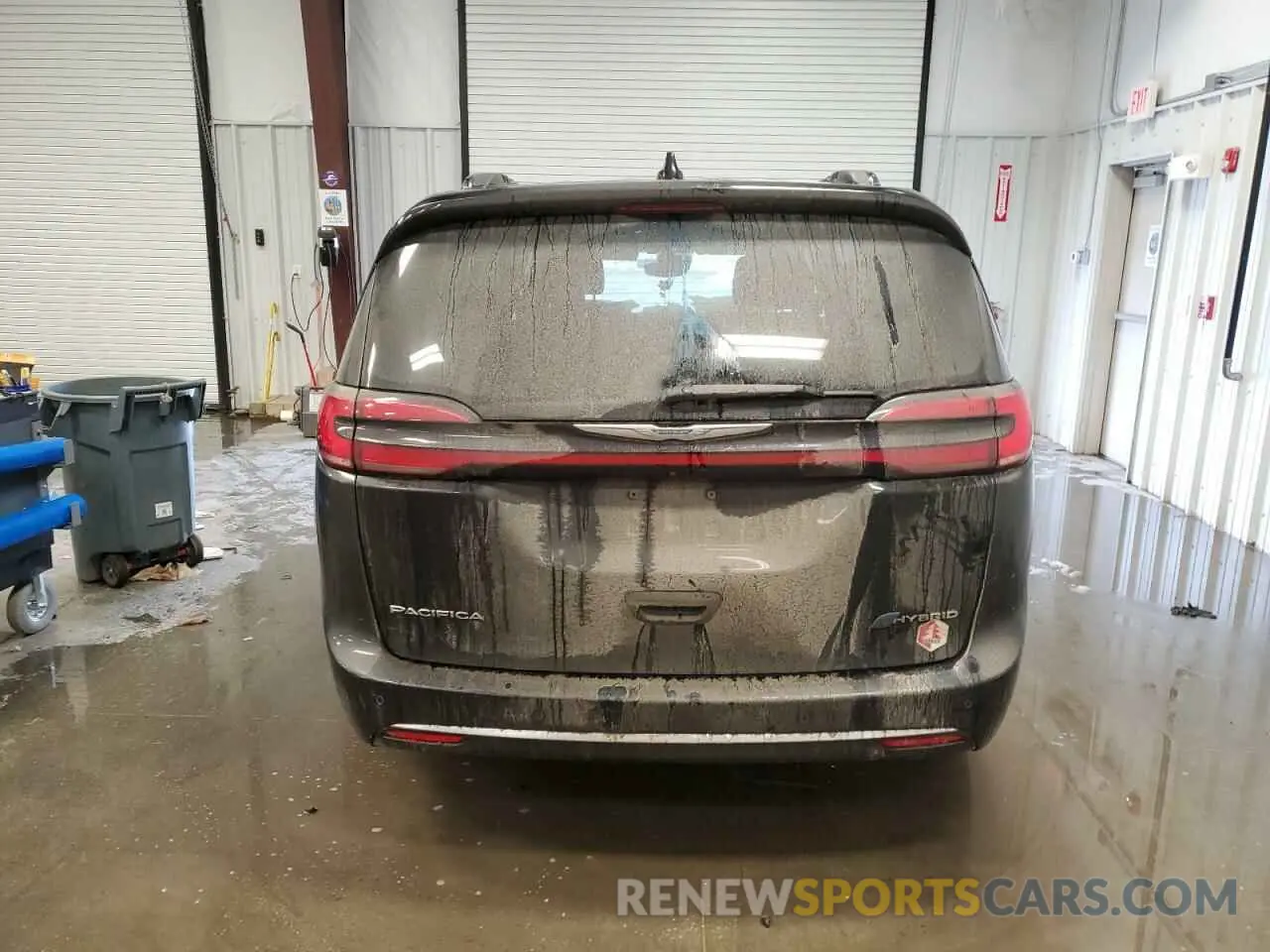6 Photograph of a damaged car 2C4RC1L72MR577010 CHRYSLER PACIFICA 2021