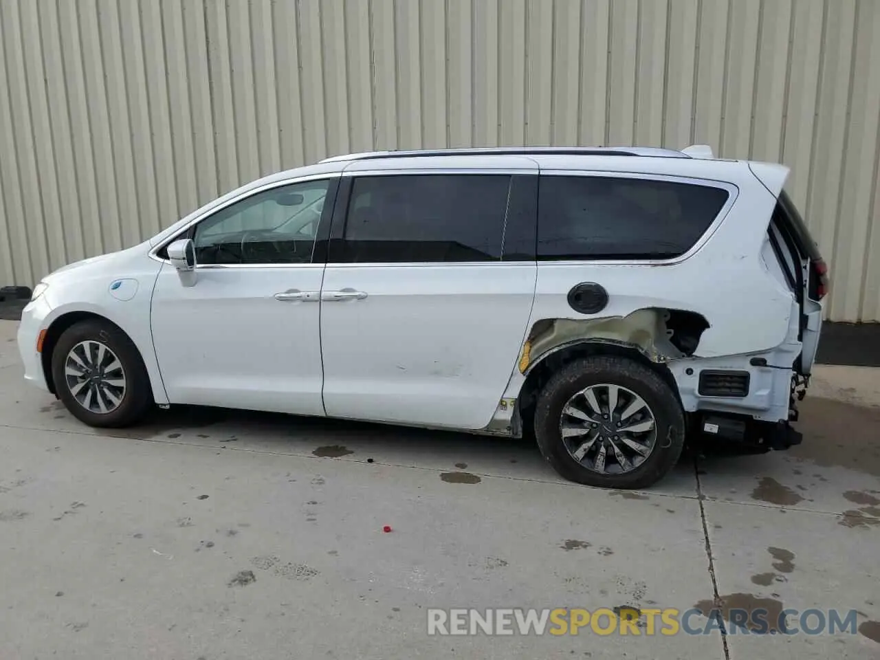 2 Photograph of a damaged car 2C4RC1L75MR586154 CHRYSLER PACIFICA 2021