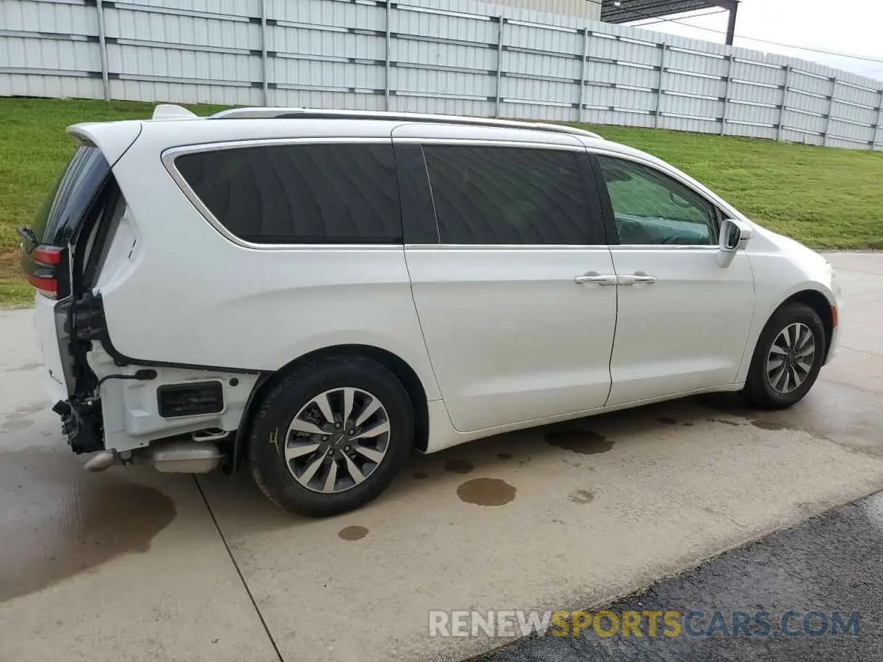 3 Photograph of a damaged car 2C4RC1L75MR586154 CHRYSLER PACIFICA 2021