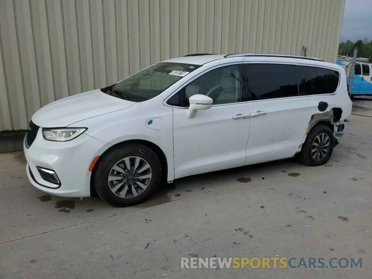 4 Photograph of a damaged car 2C4RC1L75MR586154 CHRYSLER PACIFICA 2021