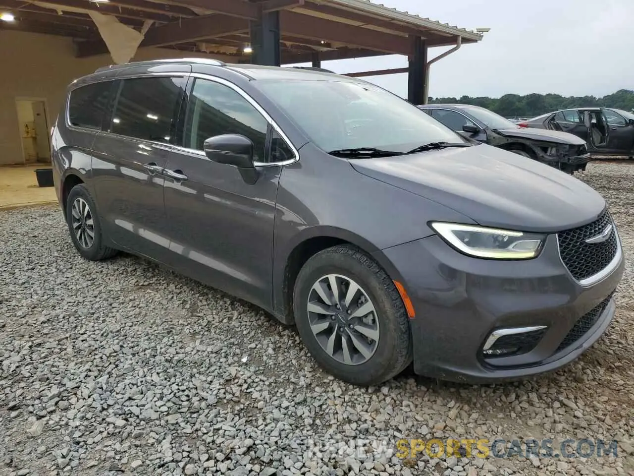 4 Photograph of a damaged car 2C4RC1L76MR591685 CHRYSLER PACIFICA 2021