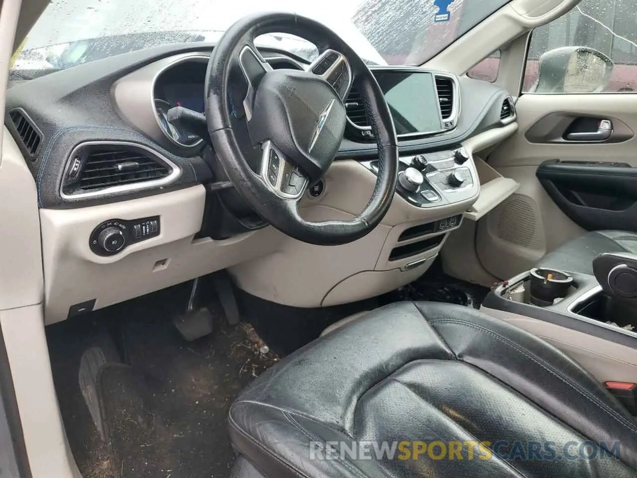 8 Photograph of a damaged car 2C4RC1L76MR596689 CHRYSLER PACIFICA 2021