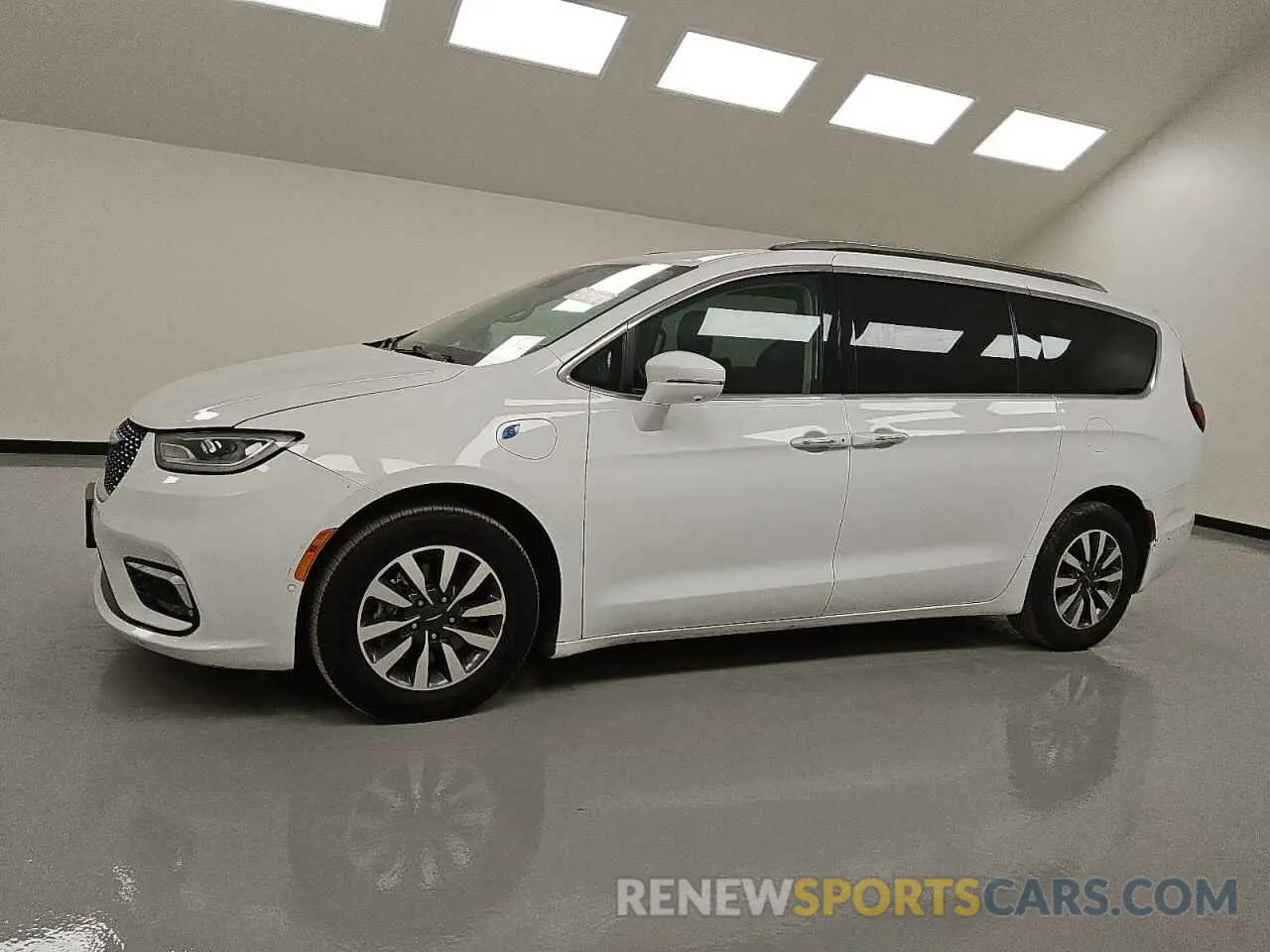1 Photograph of a damaged car 2C4RC1L79MR576887 CHRYSLER PACIFICA 2021