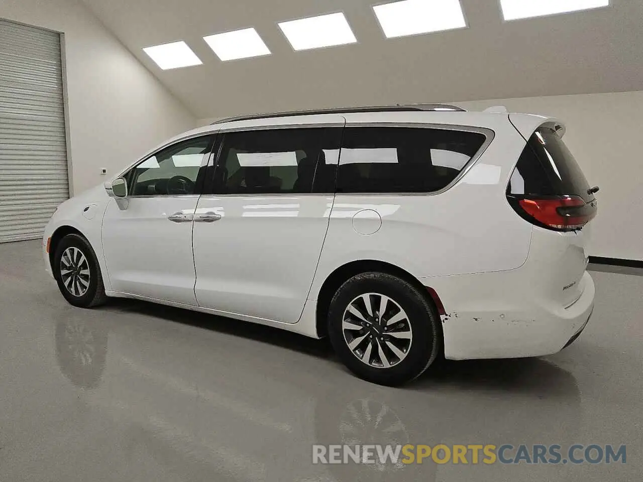 2 Photograph of a damaged car 2C4RC1L79MR576887 CHRYSLER PACIFICA 2021