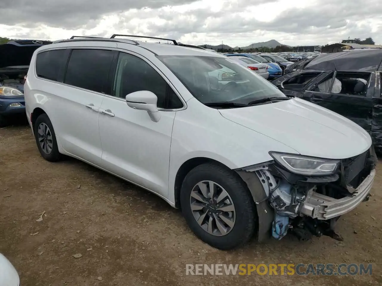 4 Photograph of a damaged car 2C4RC1L7XMR585887 CHRYSLER PACIFICA 2021