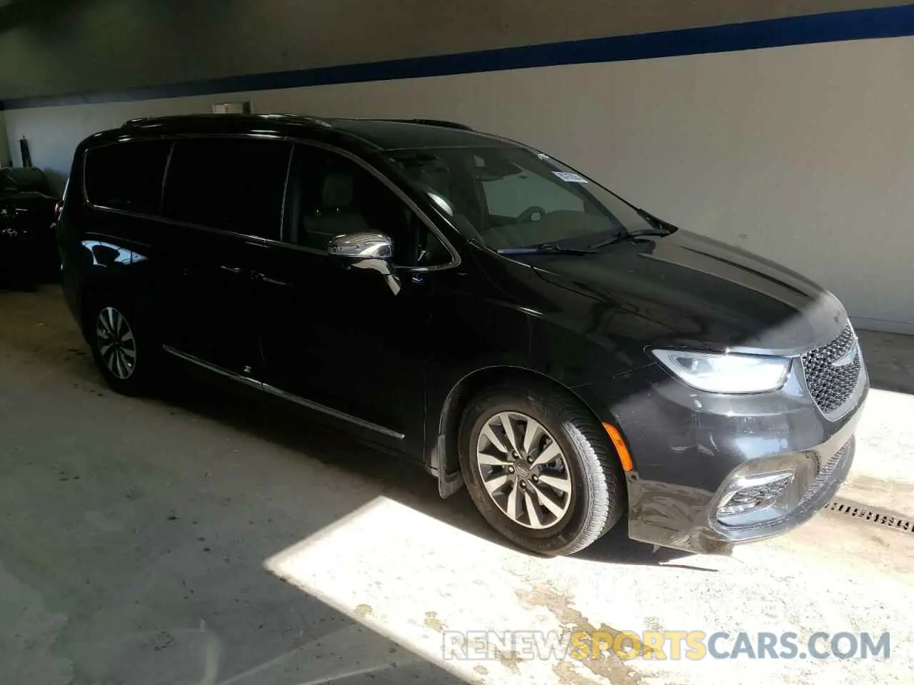 4 Photograph of a damaged car 2C4RC1S71MR553394 CHRYSLER PACIFICA 2021