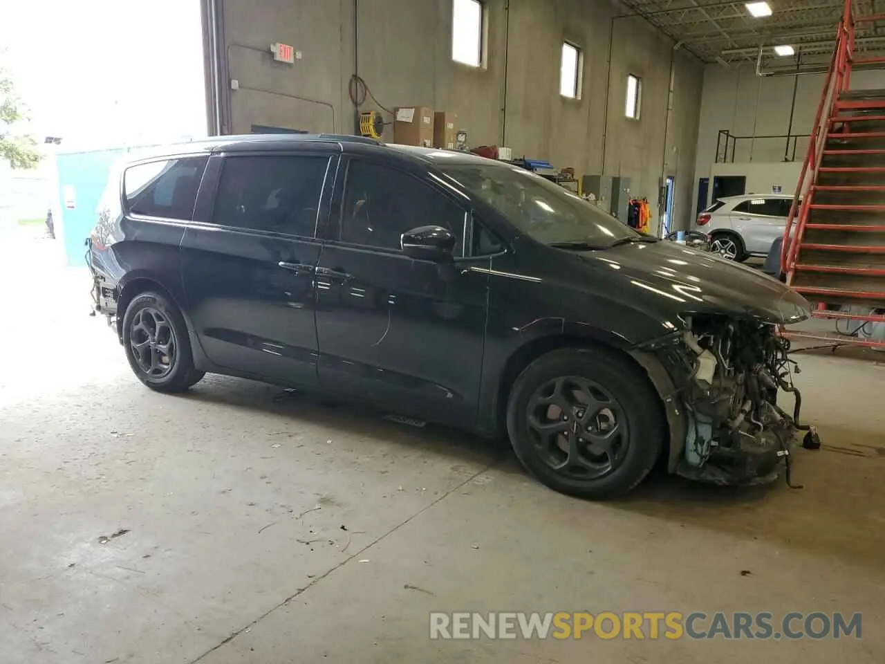 4 Photograph of a damaged car 2C4RC1S73MR572870 CHRYSLER PACIFICA 2021