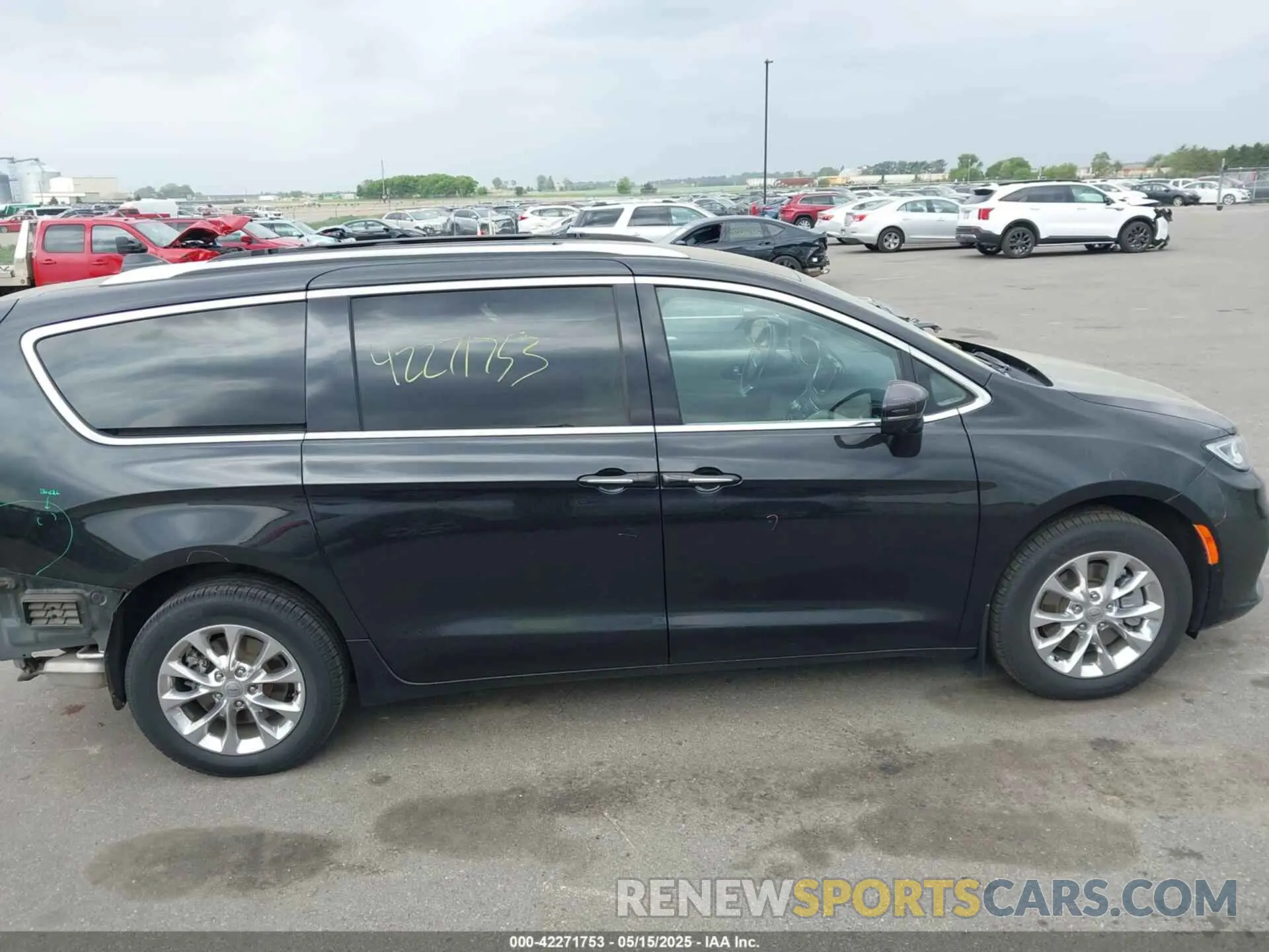 14 Photograph of a damaged car 2C4RC3BG4MR523141 CHRYSLER PACIFICA 2021