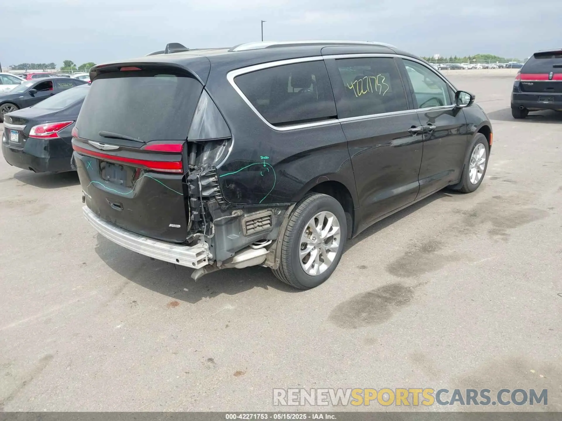 4 Photograph of a damaged car 2C4RC3BG4MR523141 CHRYSLER PACIFICA 2021