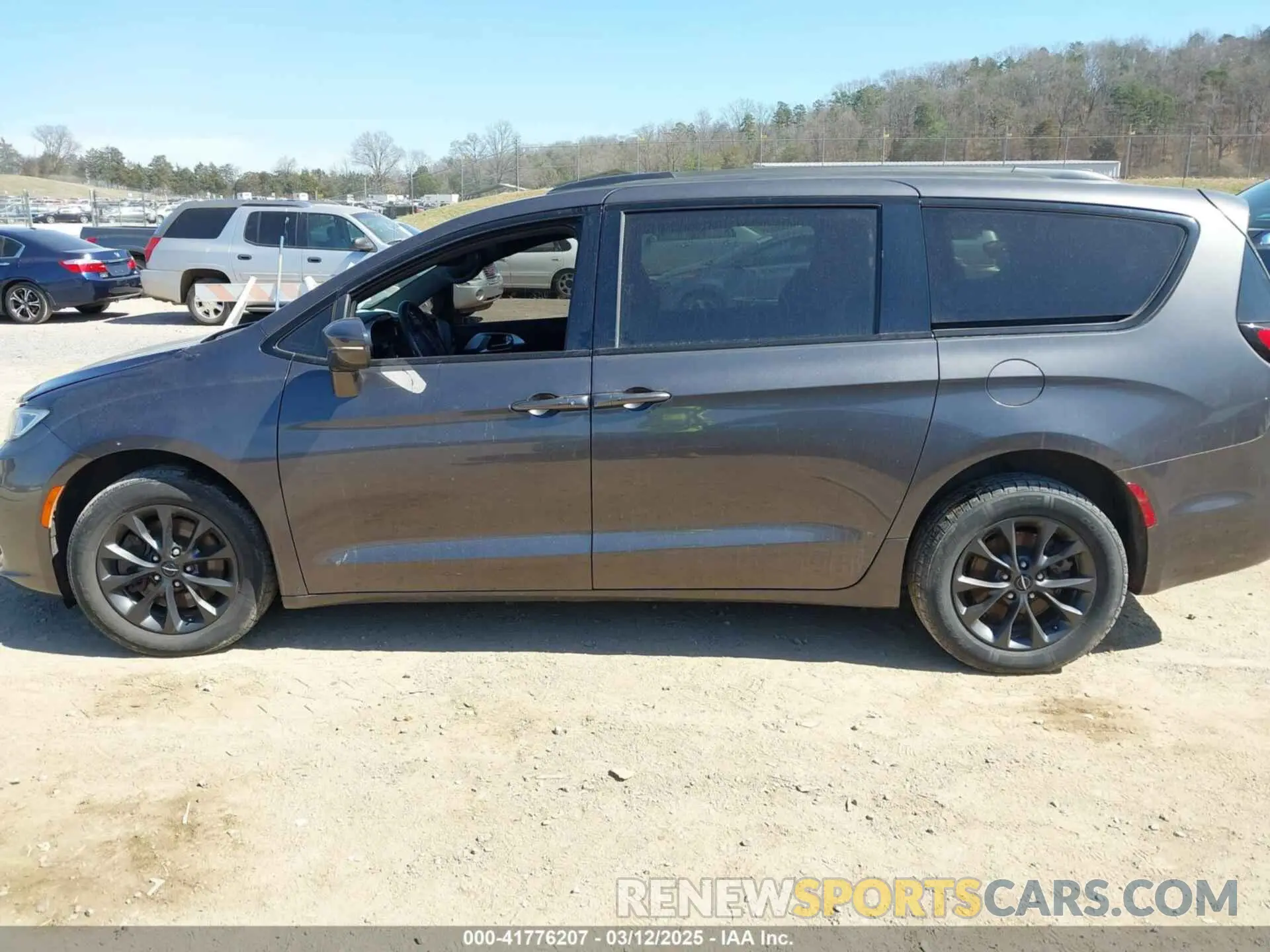 14 Photograph of a damaged car 2C4RC3FG1MR550842 CHRYSLER PACIFICA 2021