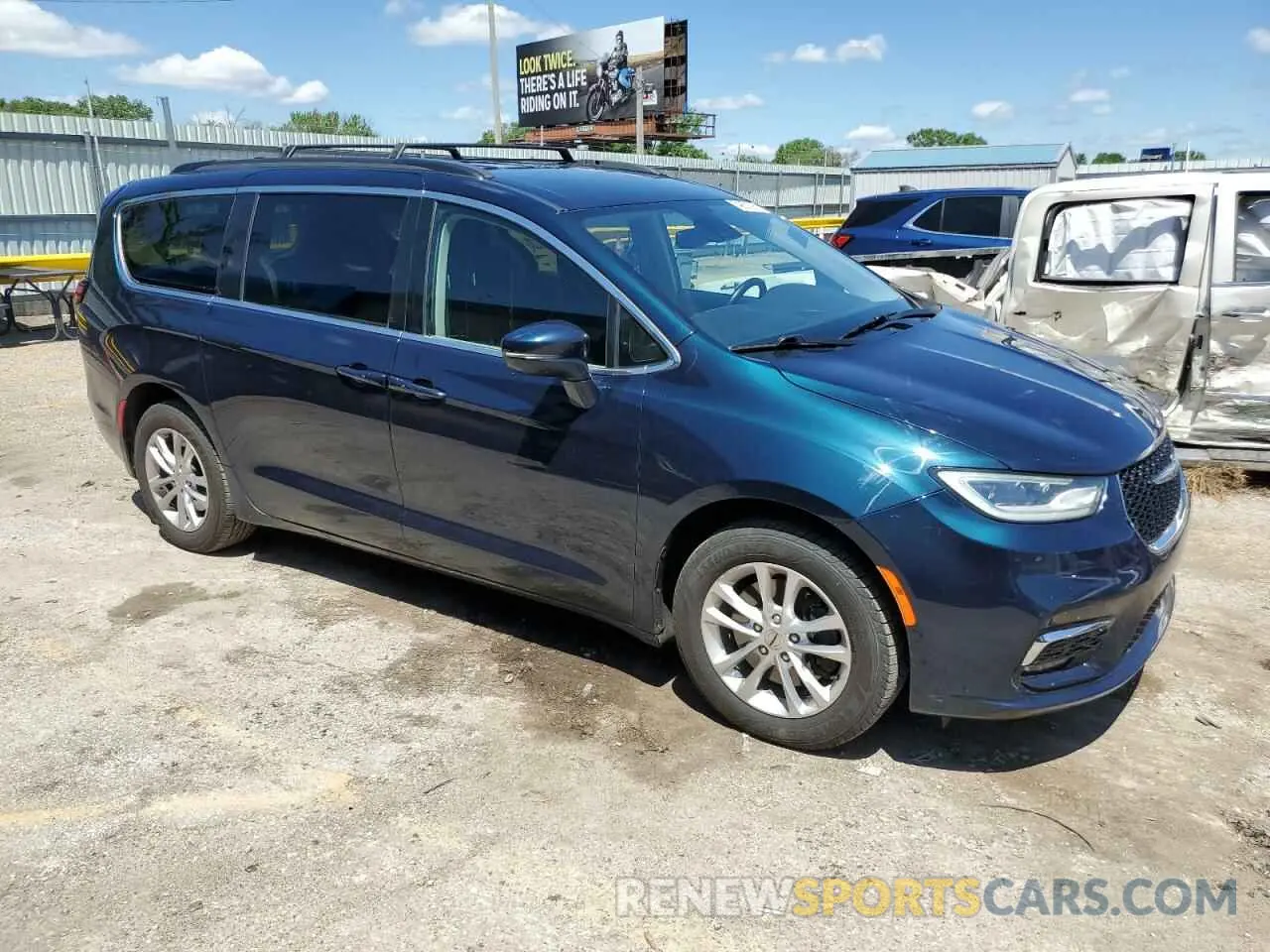 4 Photograph of a damaged car 2C4RC3FG1MR573151 CHRYSLER PACIFICA 2021