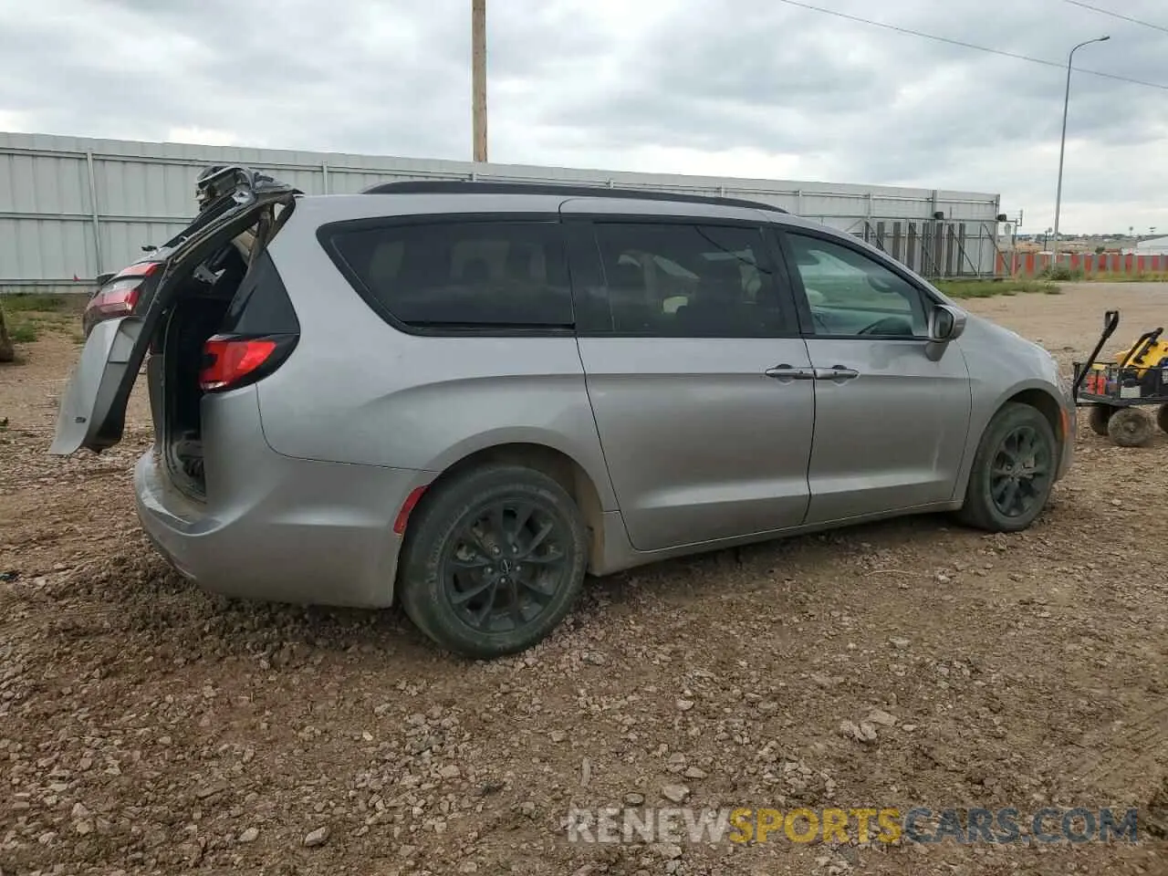 3 Photograph of a damaged car 2C4RC3FG4MR501733 CHRYSLER PACIFICA 2021