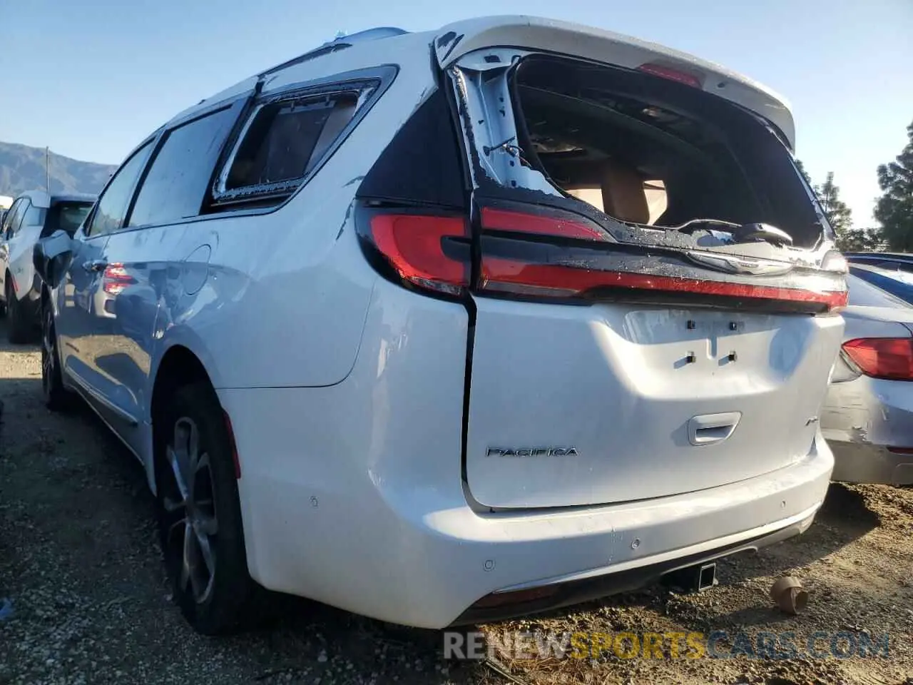 2 Photograph of a damaged car 2C4RC3PG7MR501627 CHRYSLER PACIFICA 2021