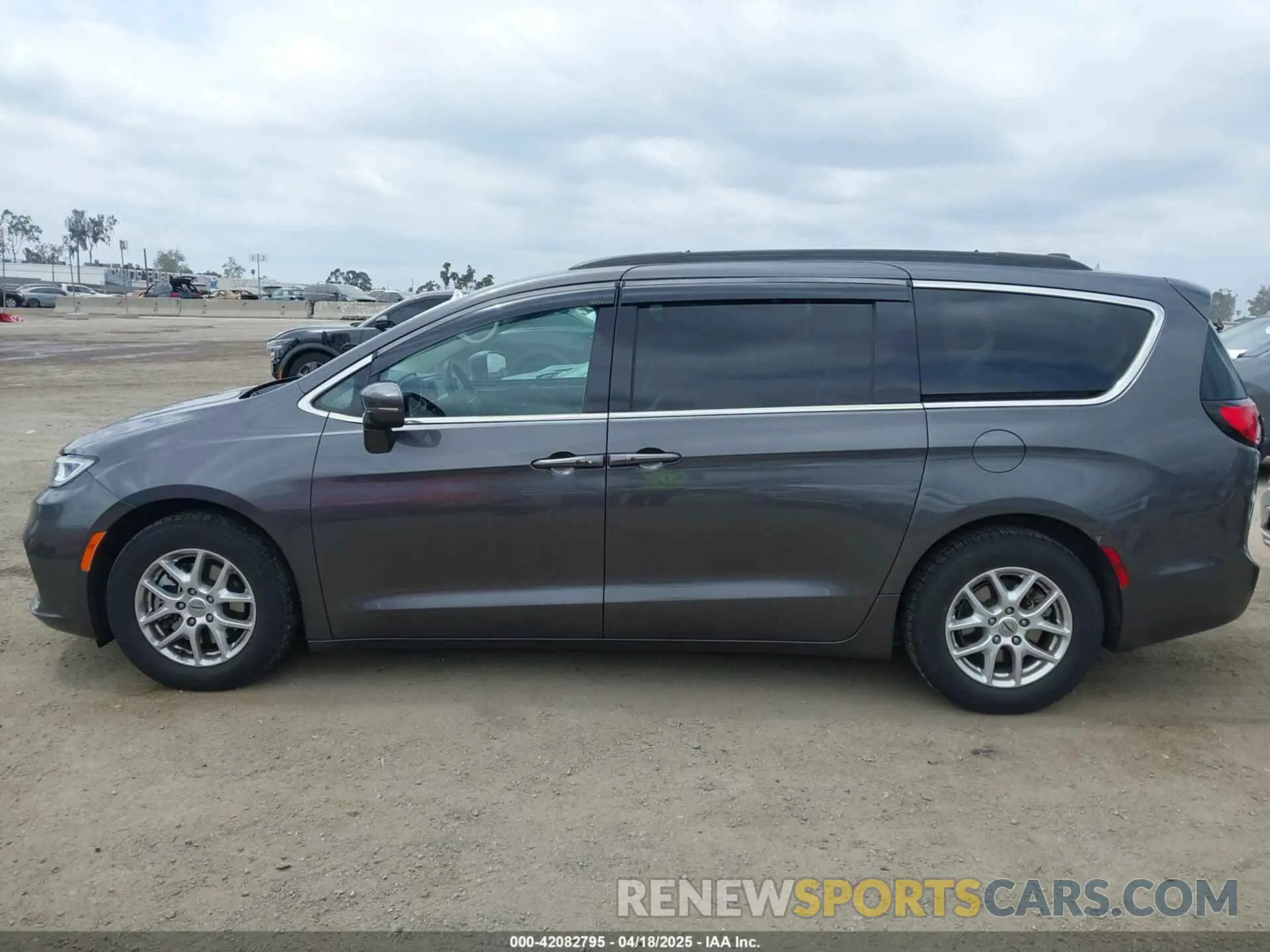 15 Photograph of a damaged car 2C4RC1BG0NR134194 CHRYSLER PACIFICA 2022