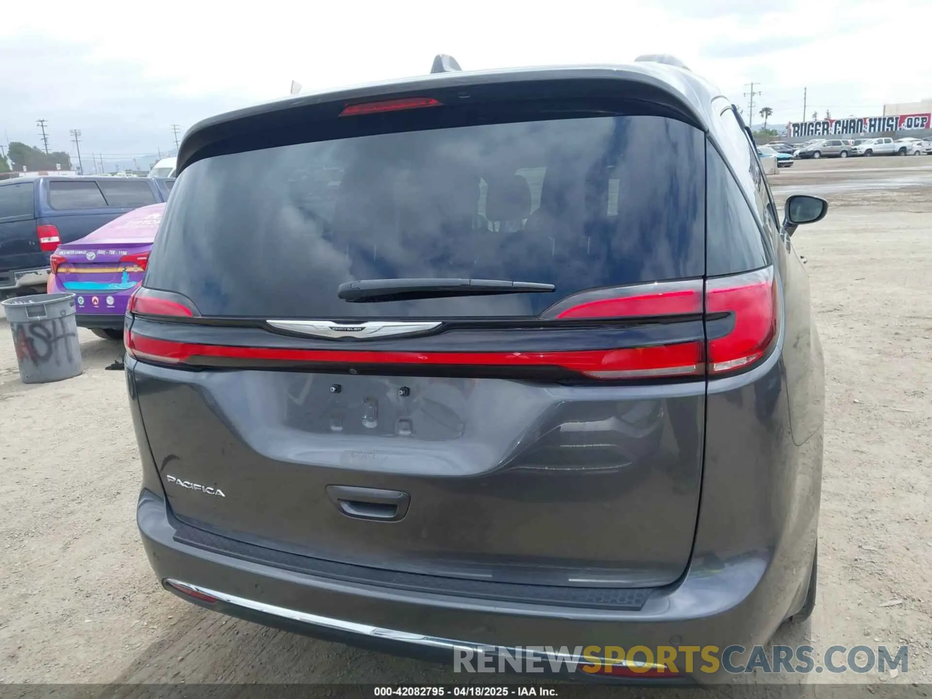 17 Photograph of a damaged car 2C4RC1BG0NR134194 CHRYSLER PACIFICA 2022