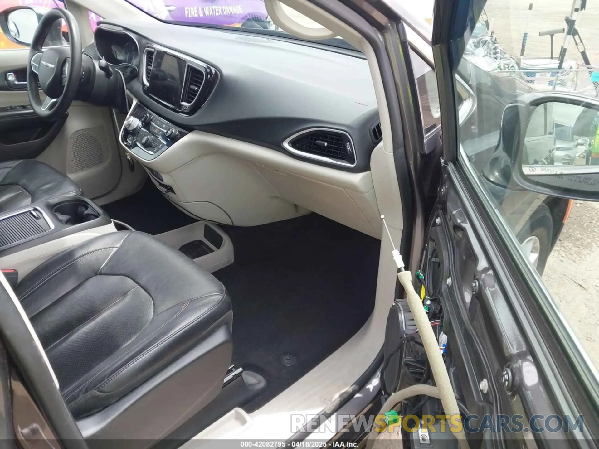 5 Photograph of a damaged car 2C4RC1BG0NR134194 CHRYSLER PACIFICA 2022