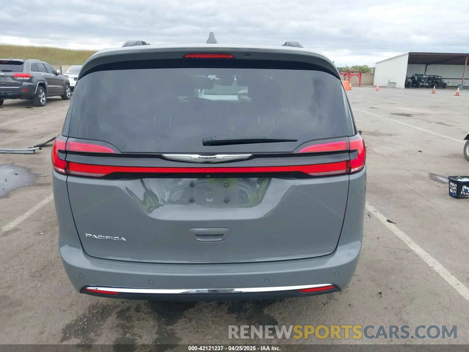 17 Photograph of a damaged car 2C4RC1BG0NR150377 CHRYSLER PACIFICA 2022