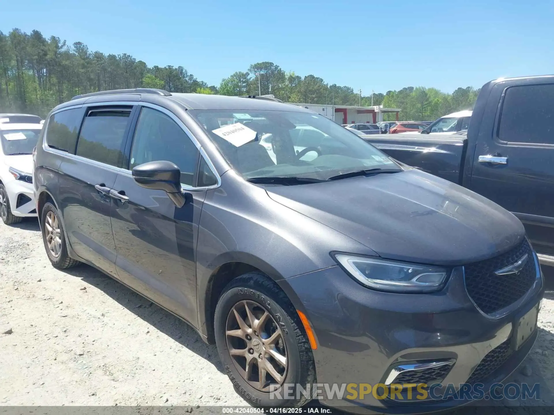13 Photograph of a damaged car 2C4RC1BG0NR162013 CHRYSLER PACIFICA 2022