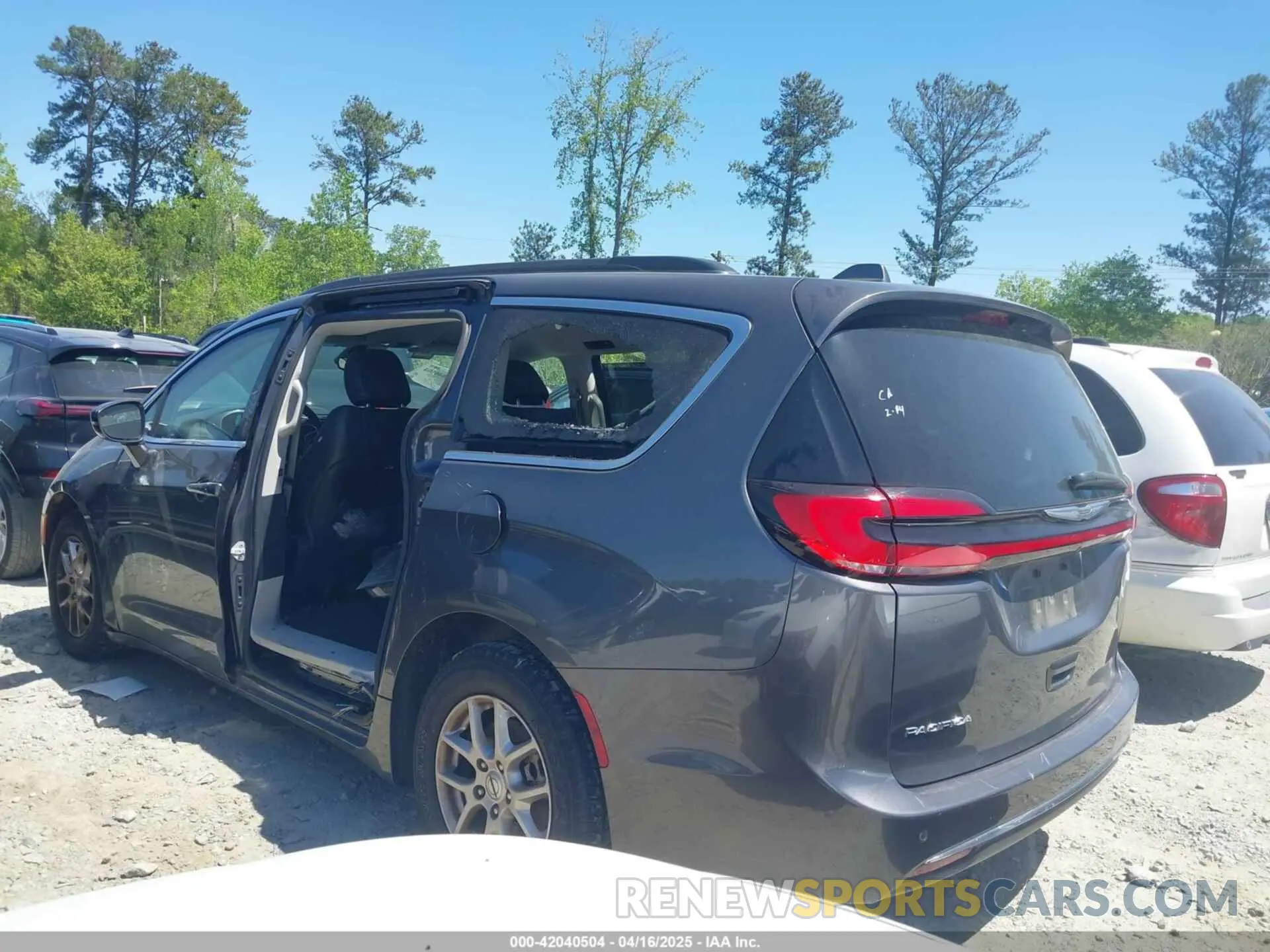 14 Photograph of a damaged car 2C4RC1BG0NR162013 CHRYSLER PACIFICA 2022