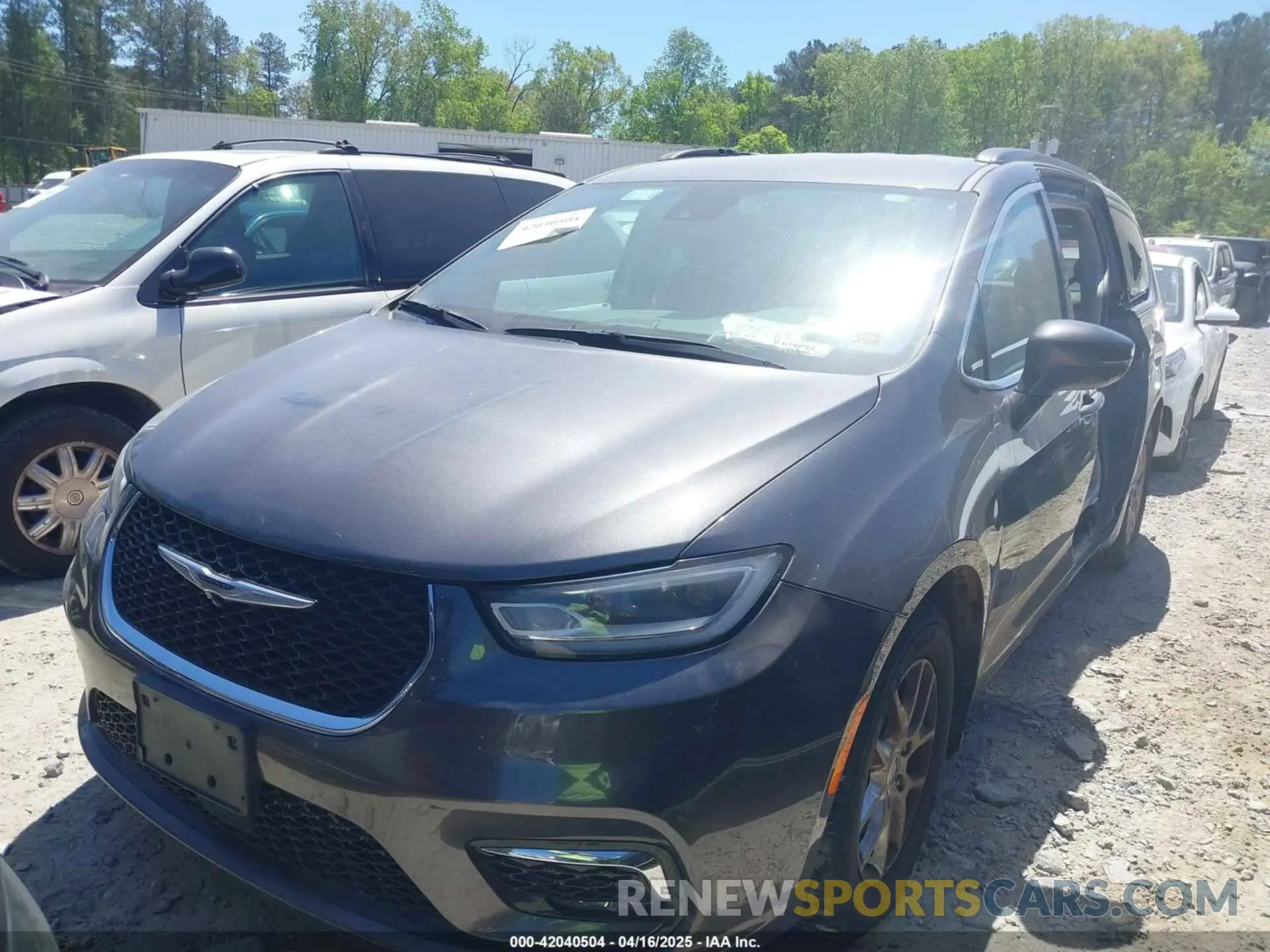 2 Photograph of a damaged car 2C4RC1BG0NR162013 CHRYSLER PACIFICA 2022
